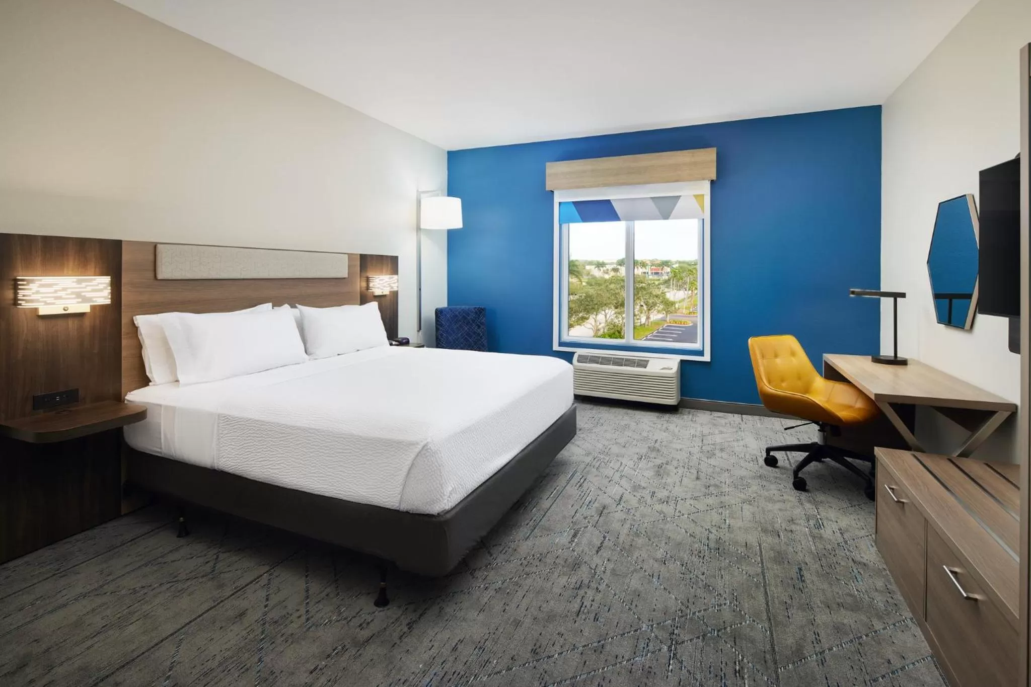 Photo of the whole room, Bed in Holiday Inn Express Hotel & Suites Port St. Lucie West by IHG