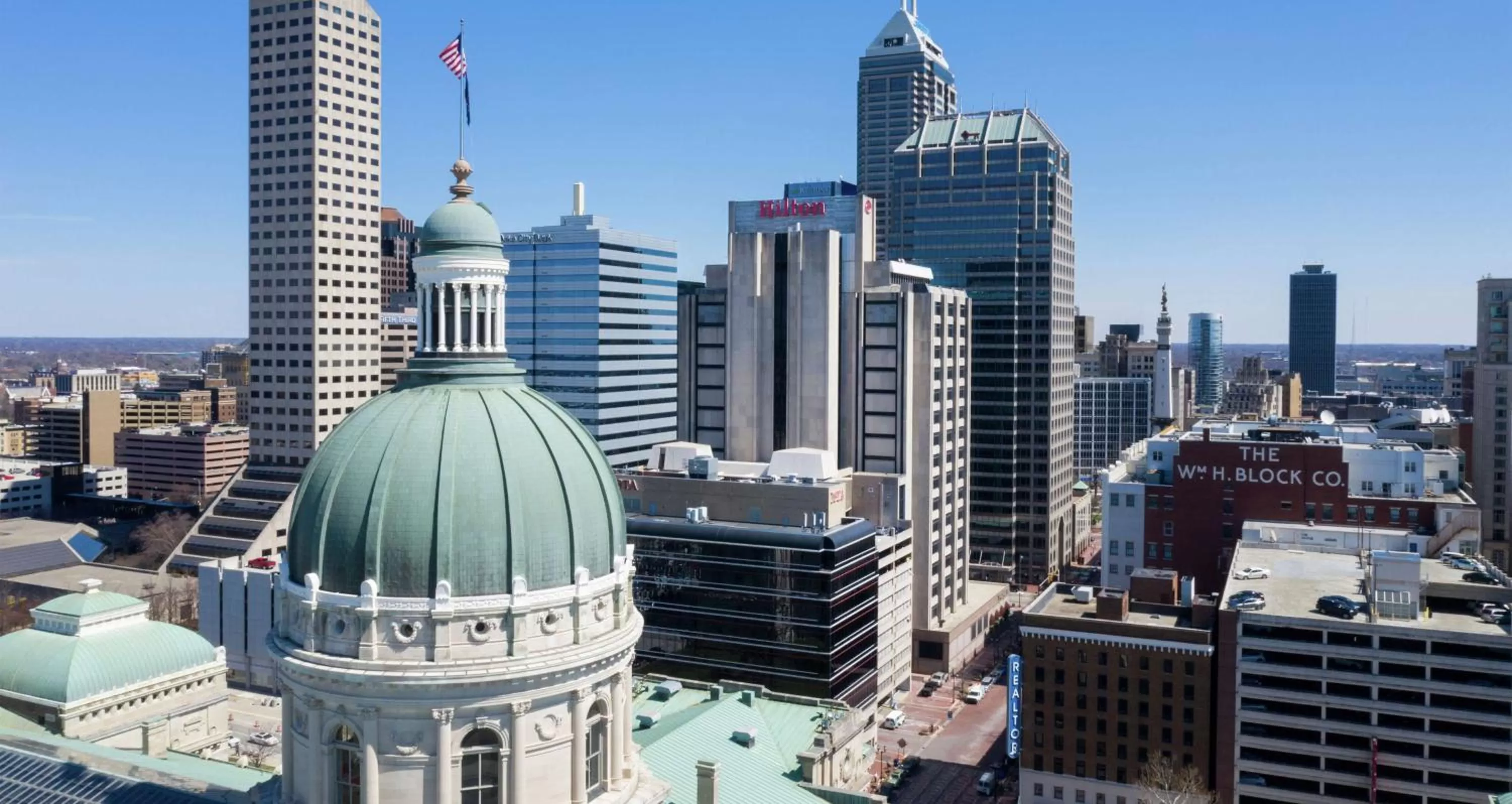 Property building in Hilton Indianapolis Hotel & Suites