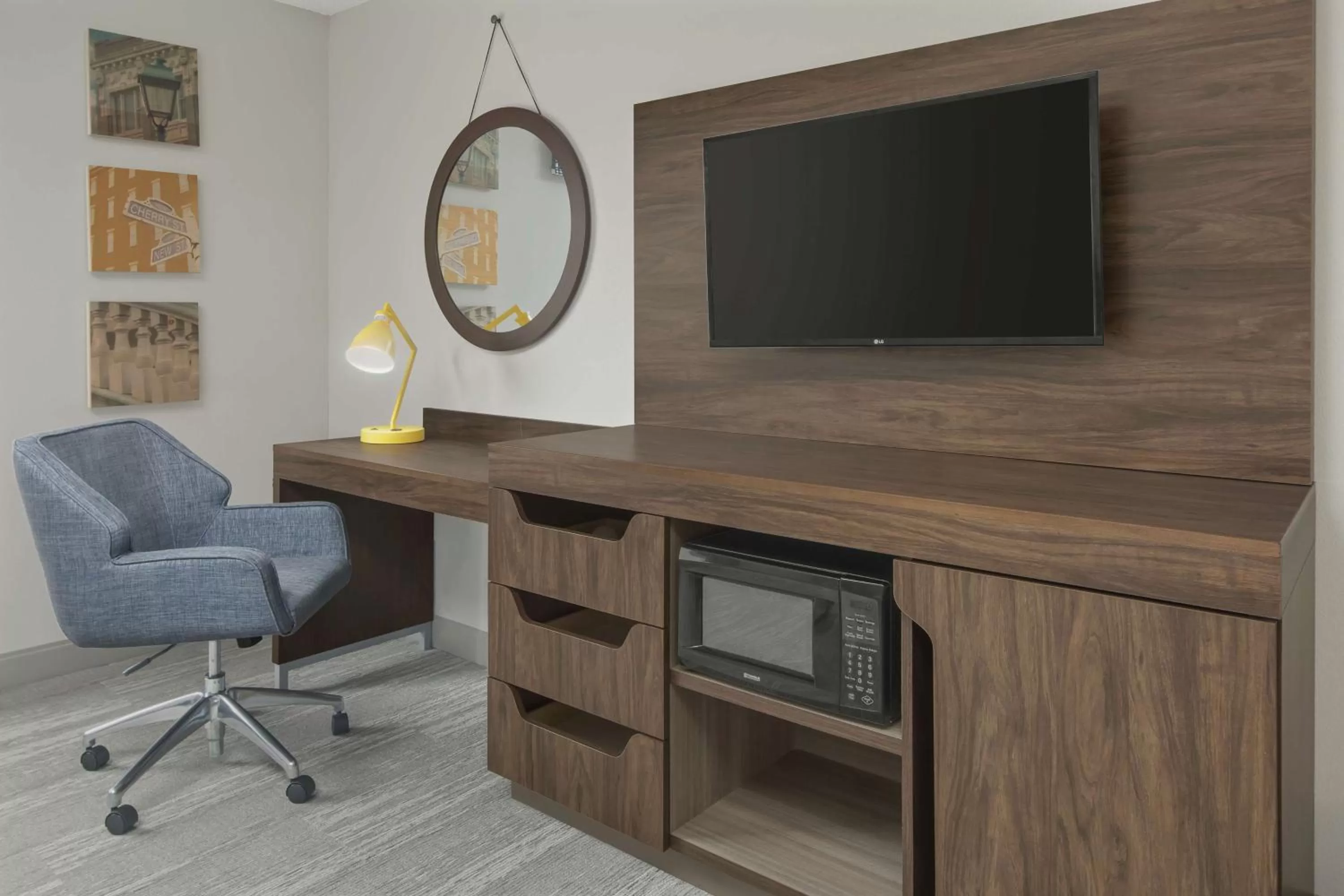 Bedroom in Hampton Inn & Suites Macon I-75 North