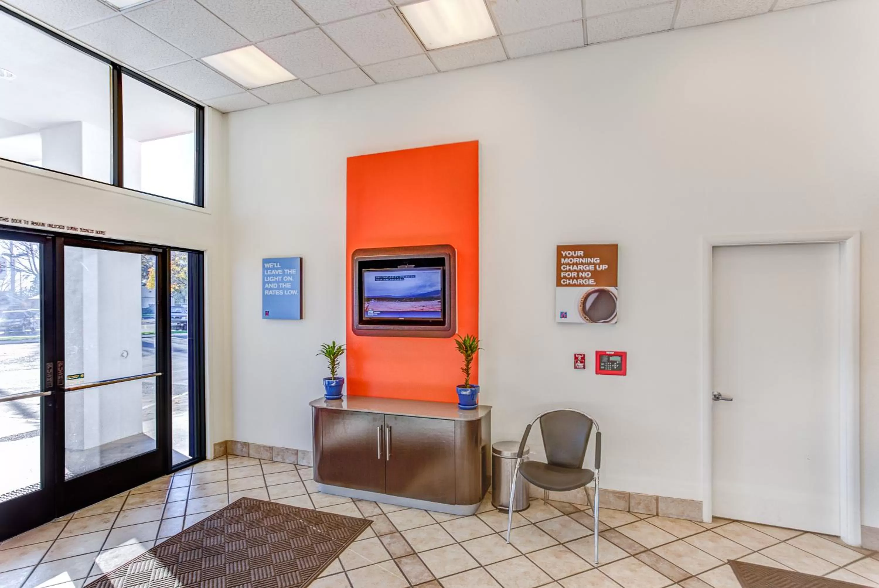 Lobby or reception in Motel 6-Portland, OR - Tigard West
