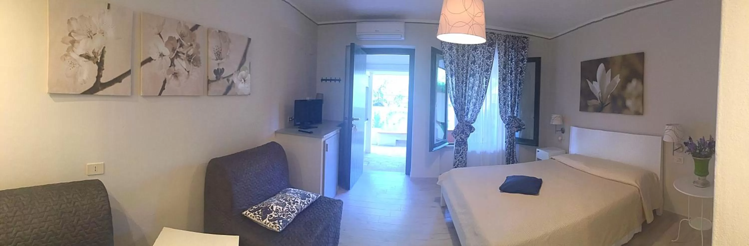 Photo of the whole room, Bed in Residence Torre Delle Viole