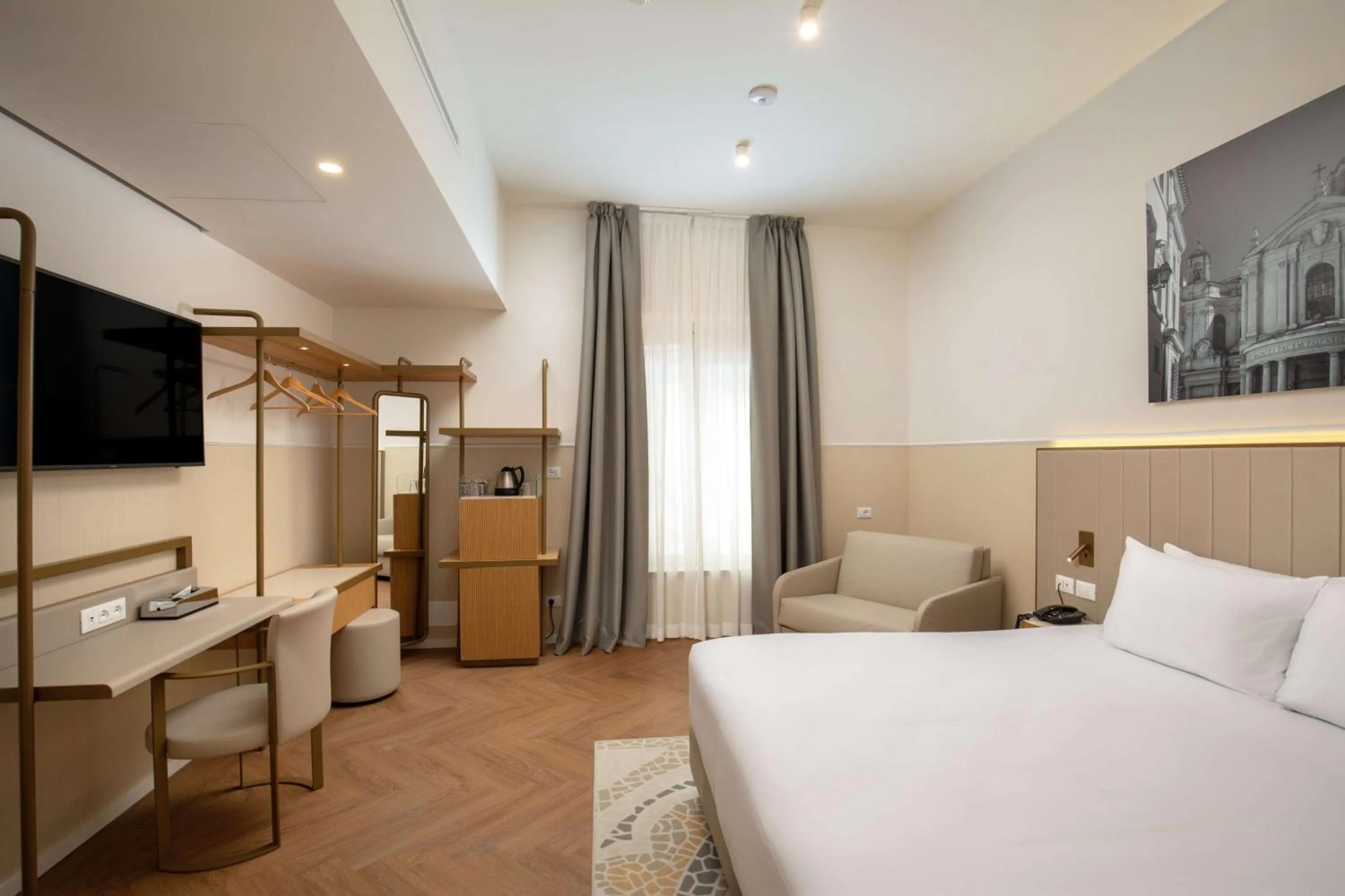 Bedroom, Bed in Cosmopolita Hotel Rome, Tapestry Collection by Hilton