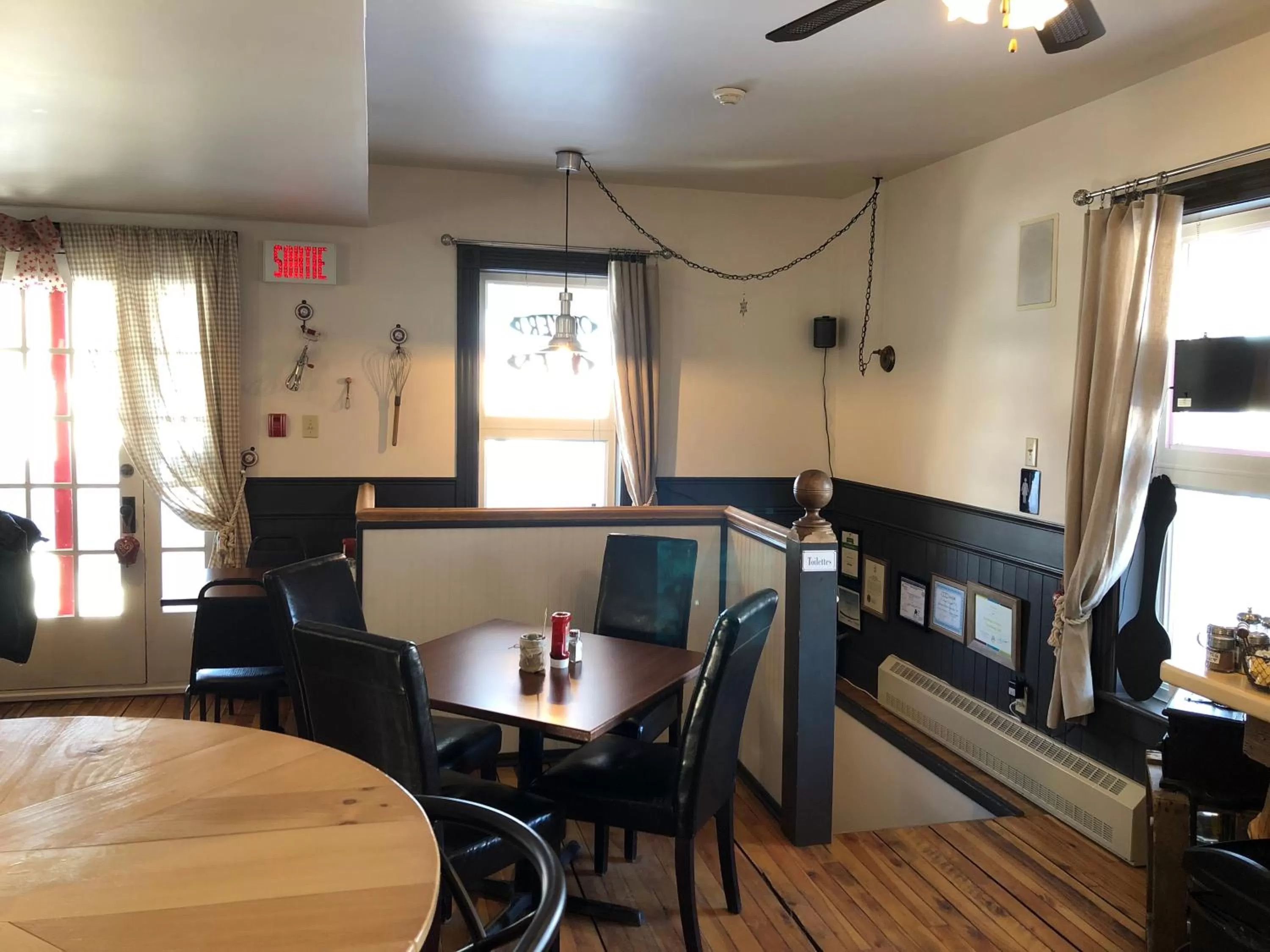 Restaurant/places to eat, Seating Area in Auberge d'Anjou-Cocooning Café