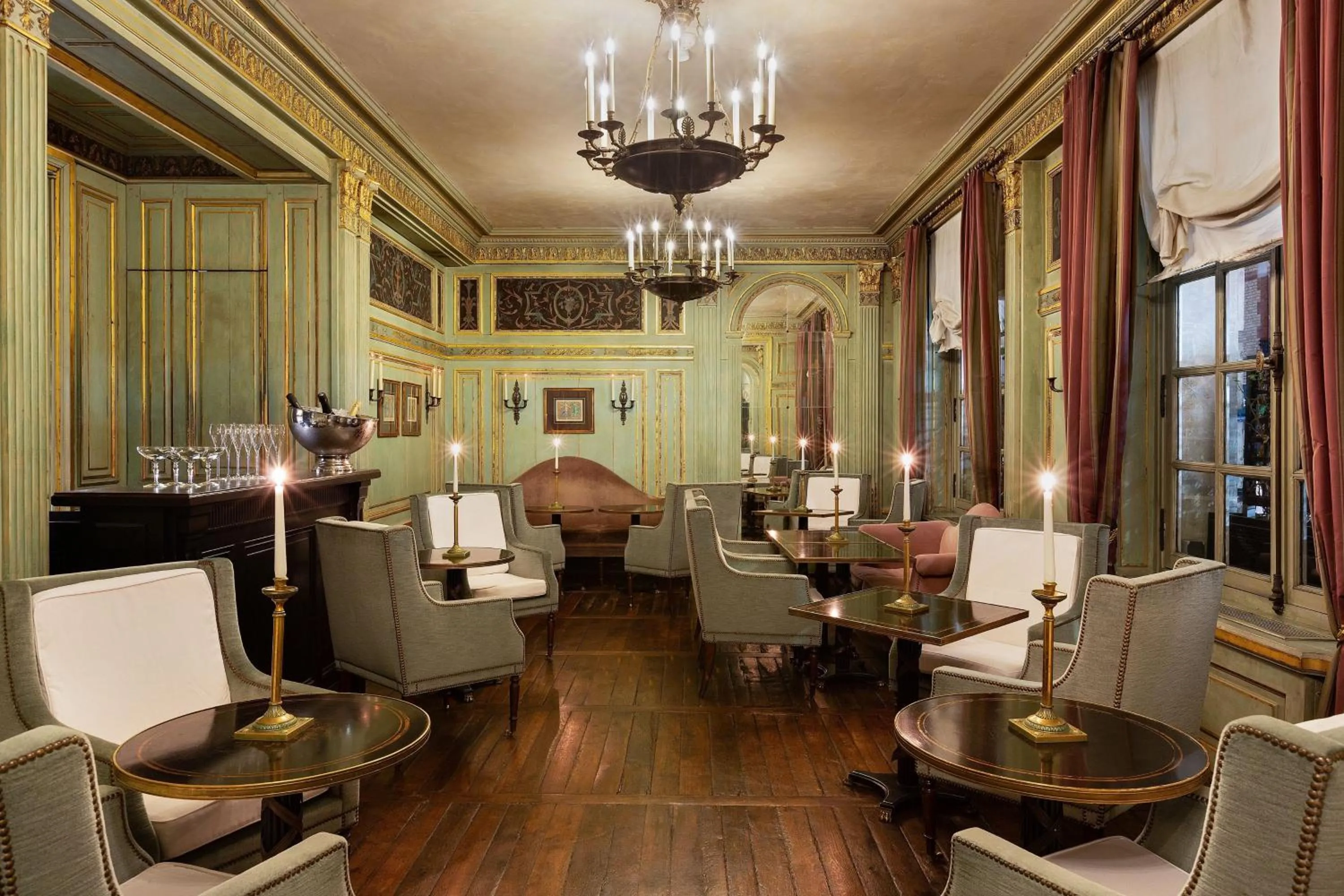 Lounge or bar in Le Dokhan's Paris Arc de Triomphe, a Tribute Portfolio Hotel