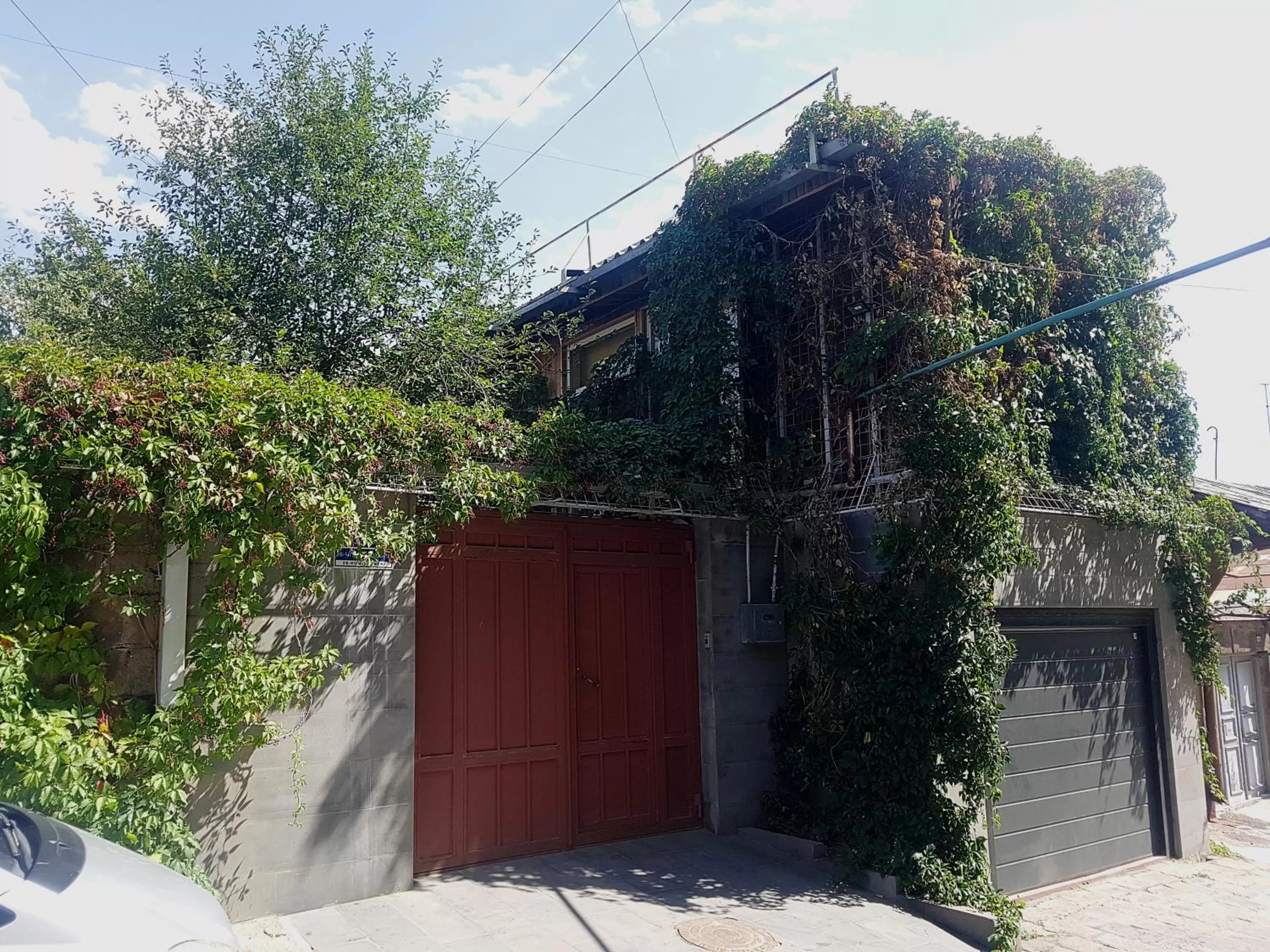 Facade/entrance in Armine's B&B