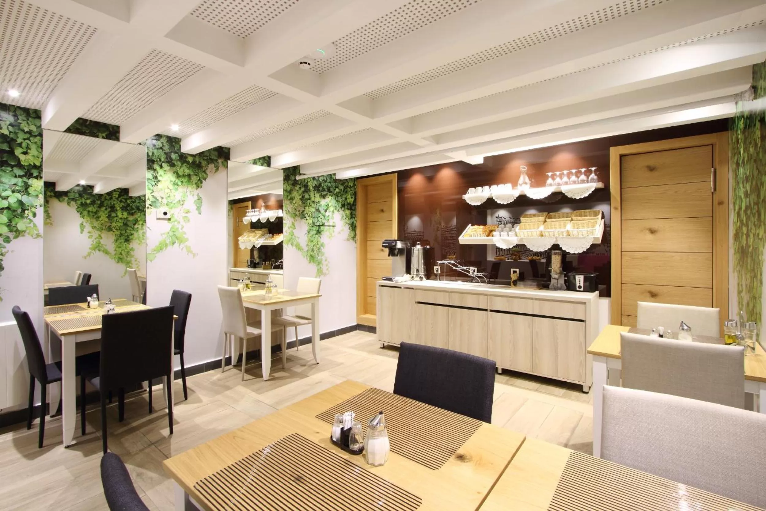 Restaurant/places to eat in Hotel Cosmopolit