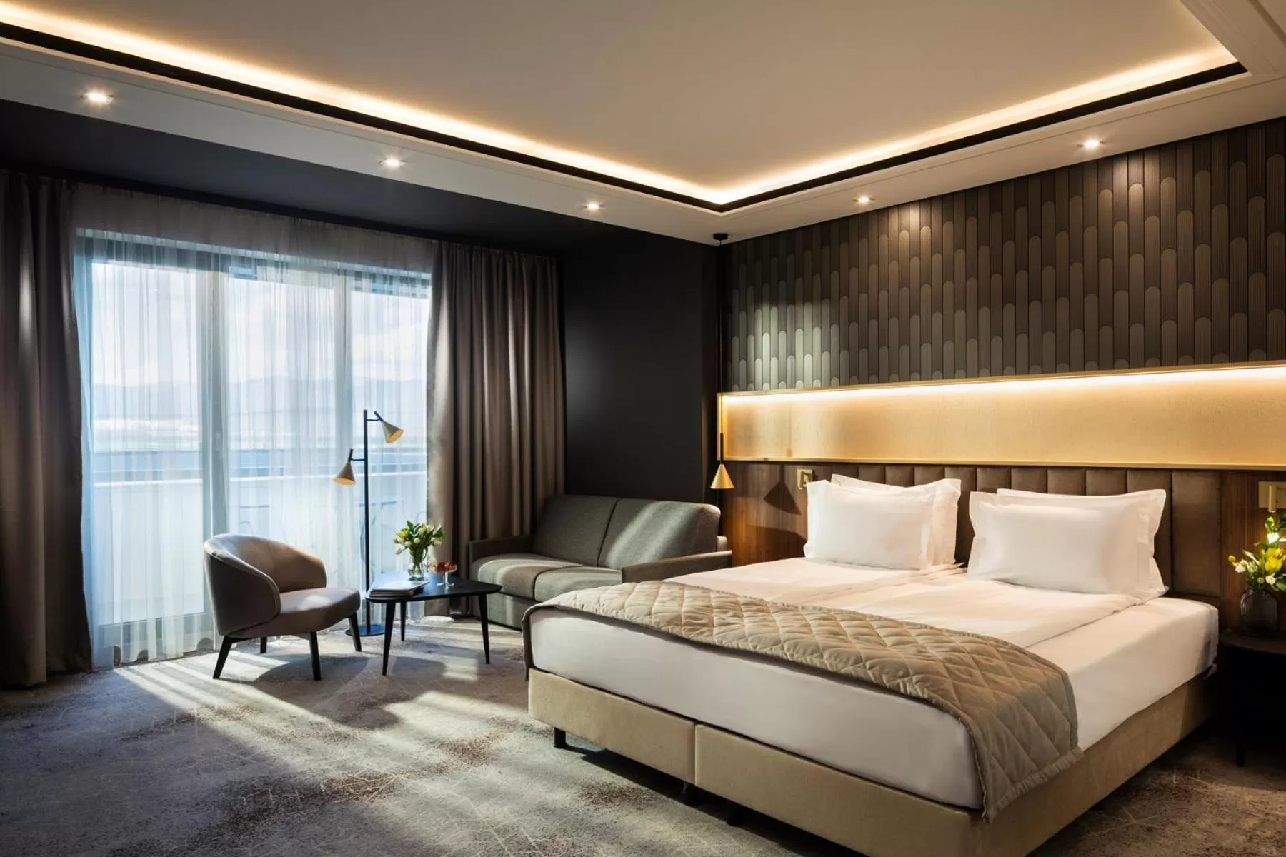 Seating area, Bed in Kings' Valley Medical & Spa Hotel