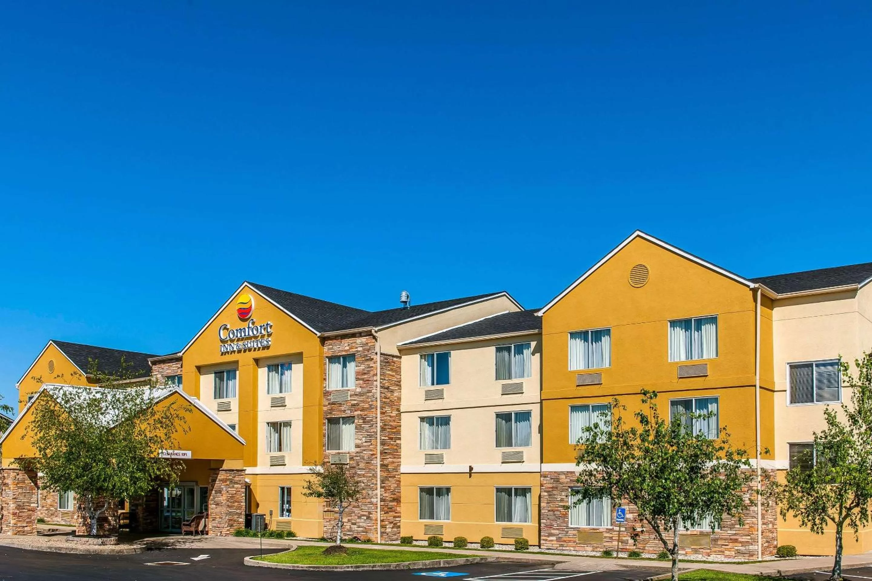 Property building in Comfort Inn & Suites Mount Sterling