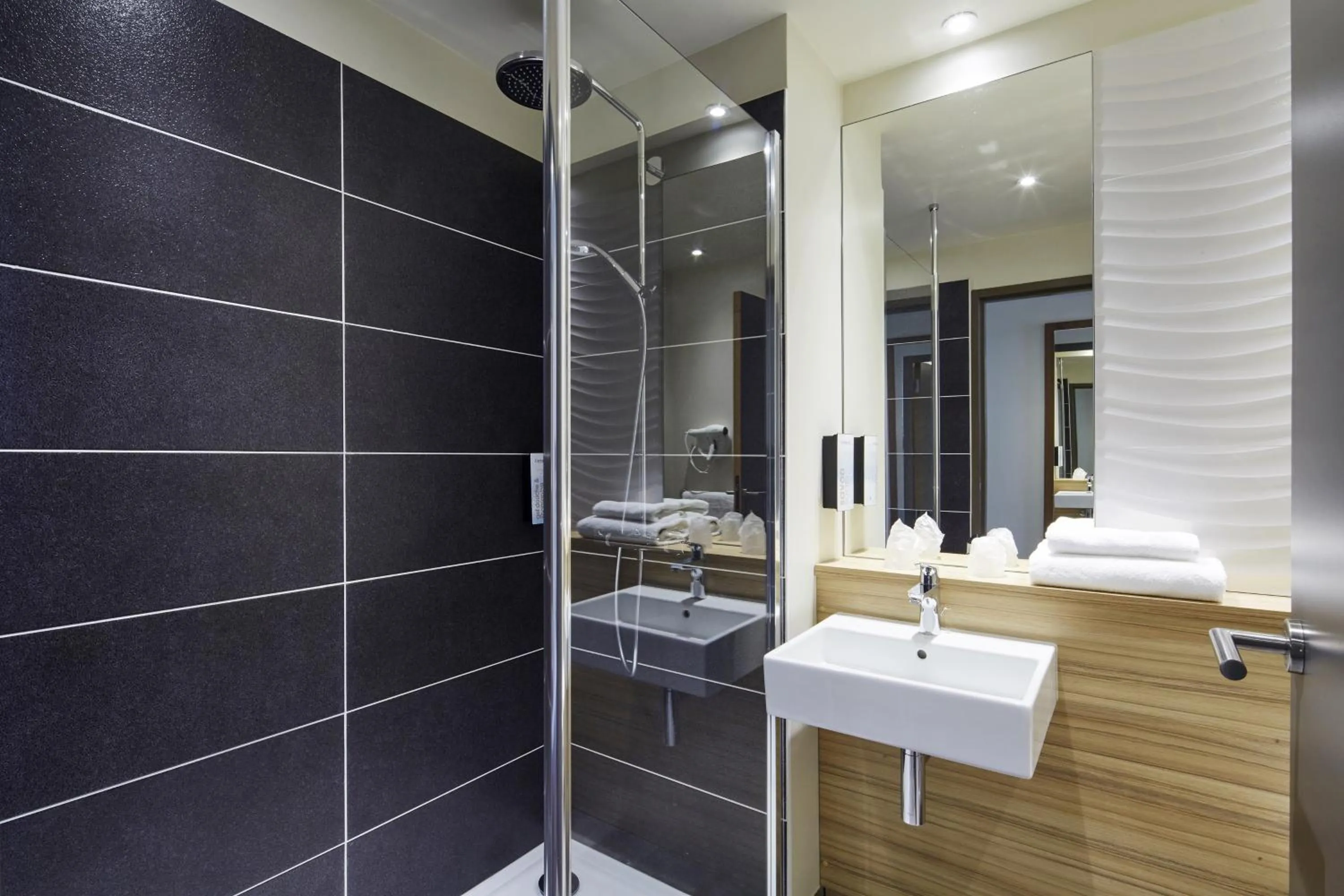 Bathroom in Campanile PRIME - Paris Saclay