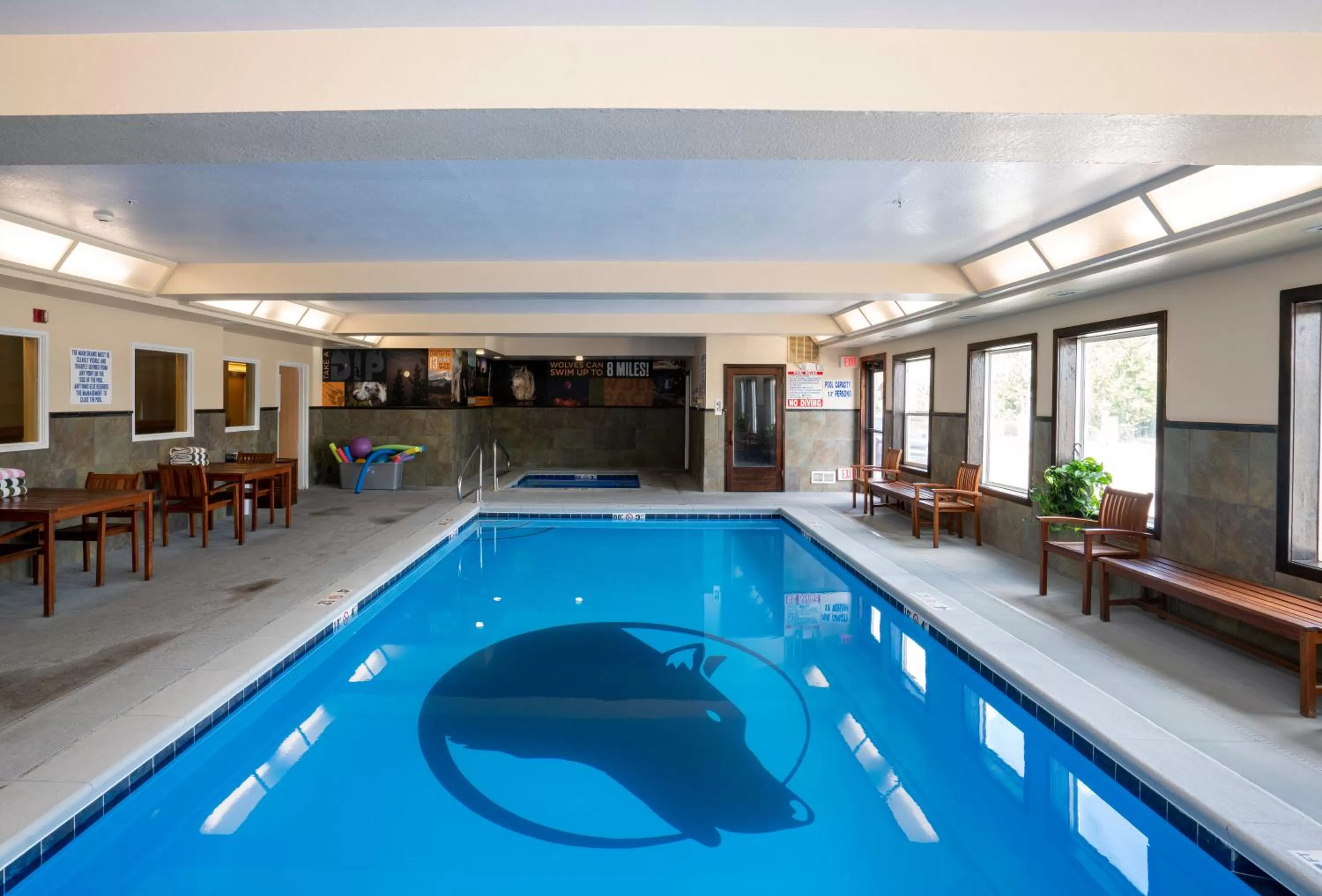 Pool view in Gray Wolf Inn & Suites