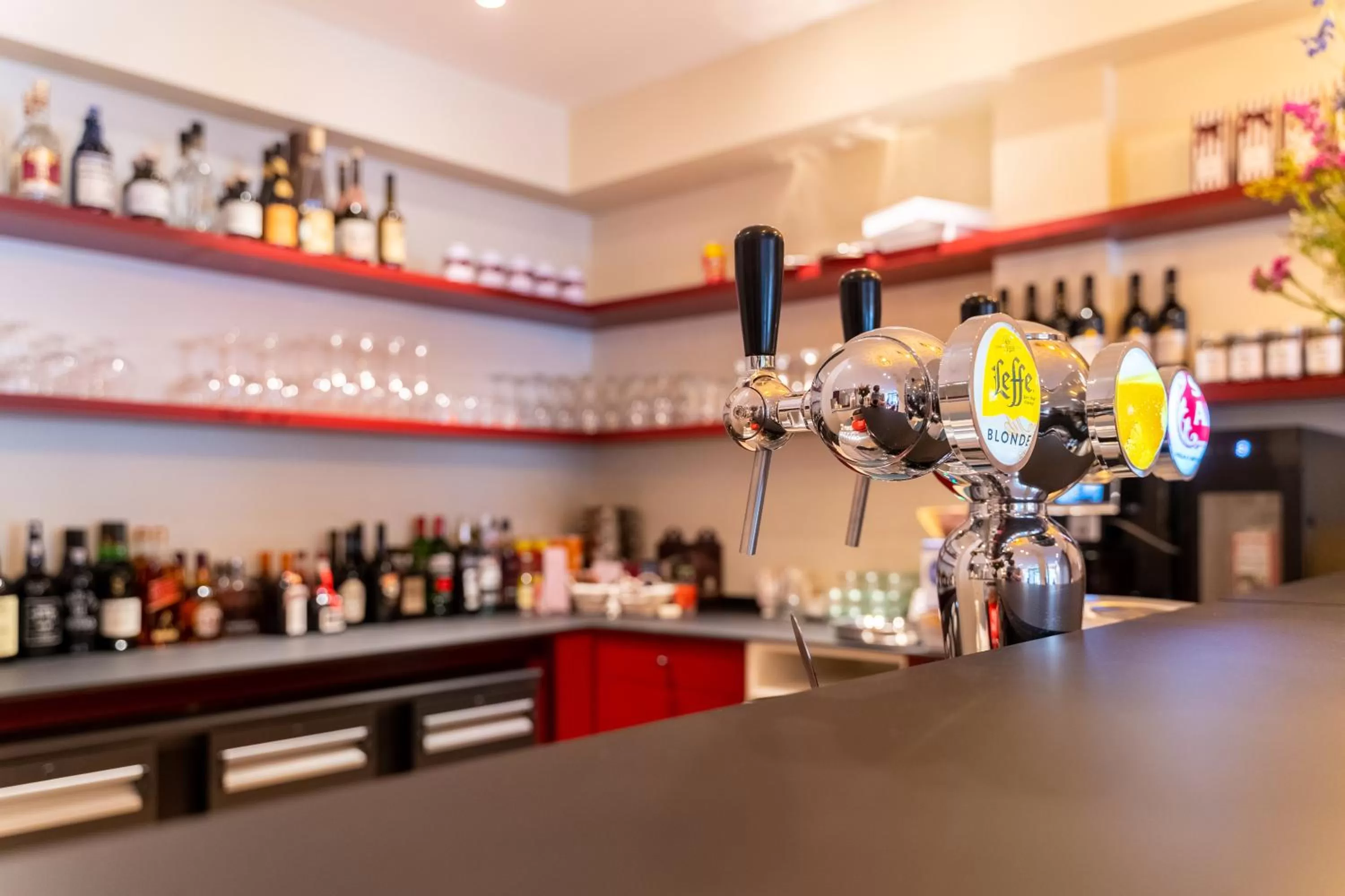 Lounge or bar in Grand Hotel Normandy by CW Hotel Collection