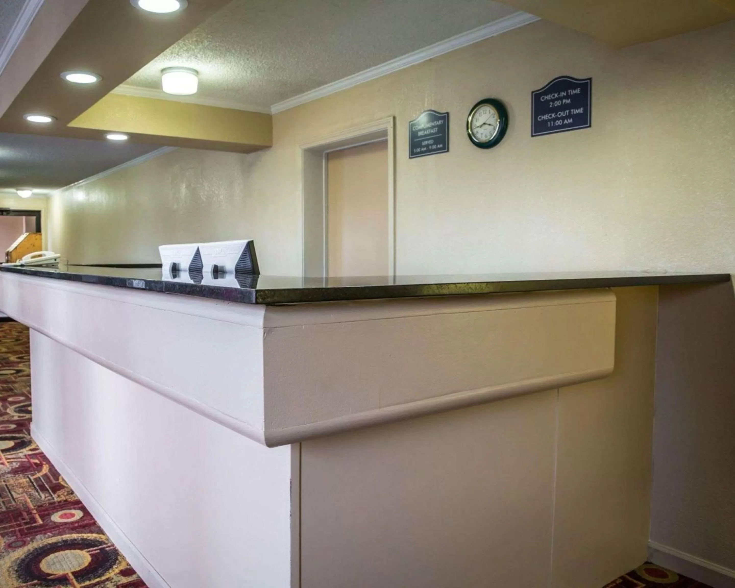 Lobby or reception in Rodeway Inn & Suites Plymouth Hwy 64