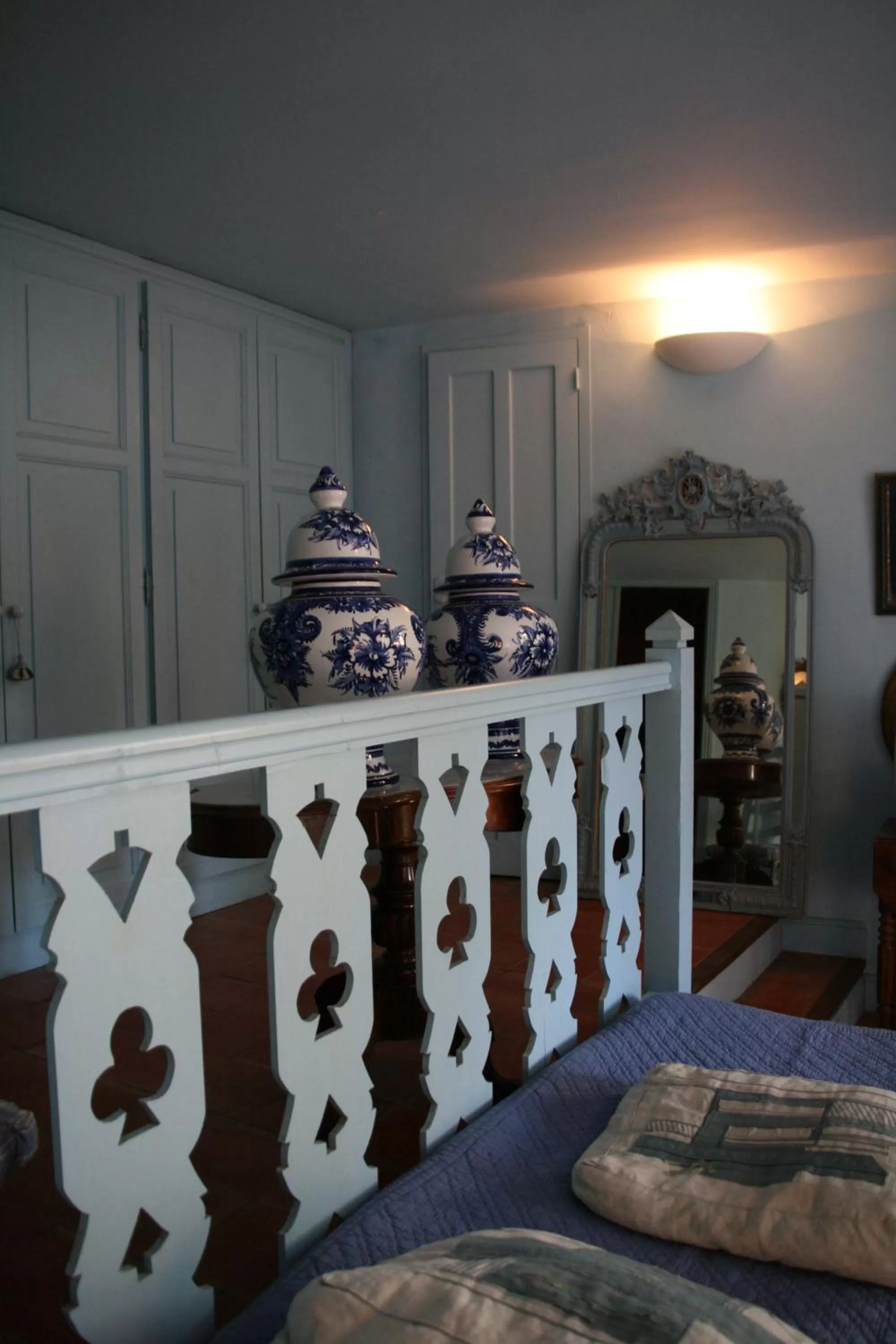 Decorative detail in La Maison sur la Colline