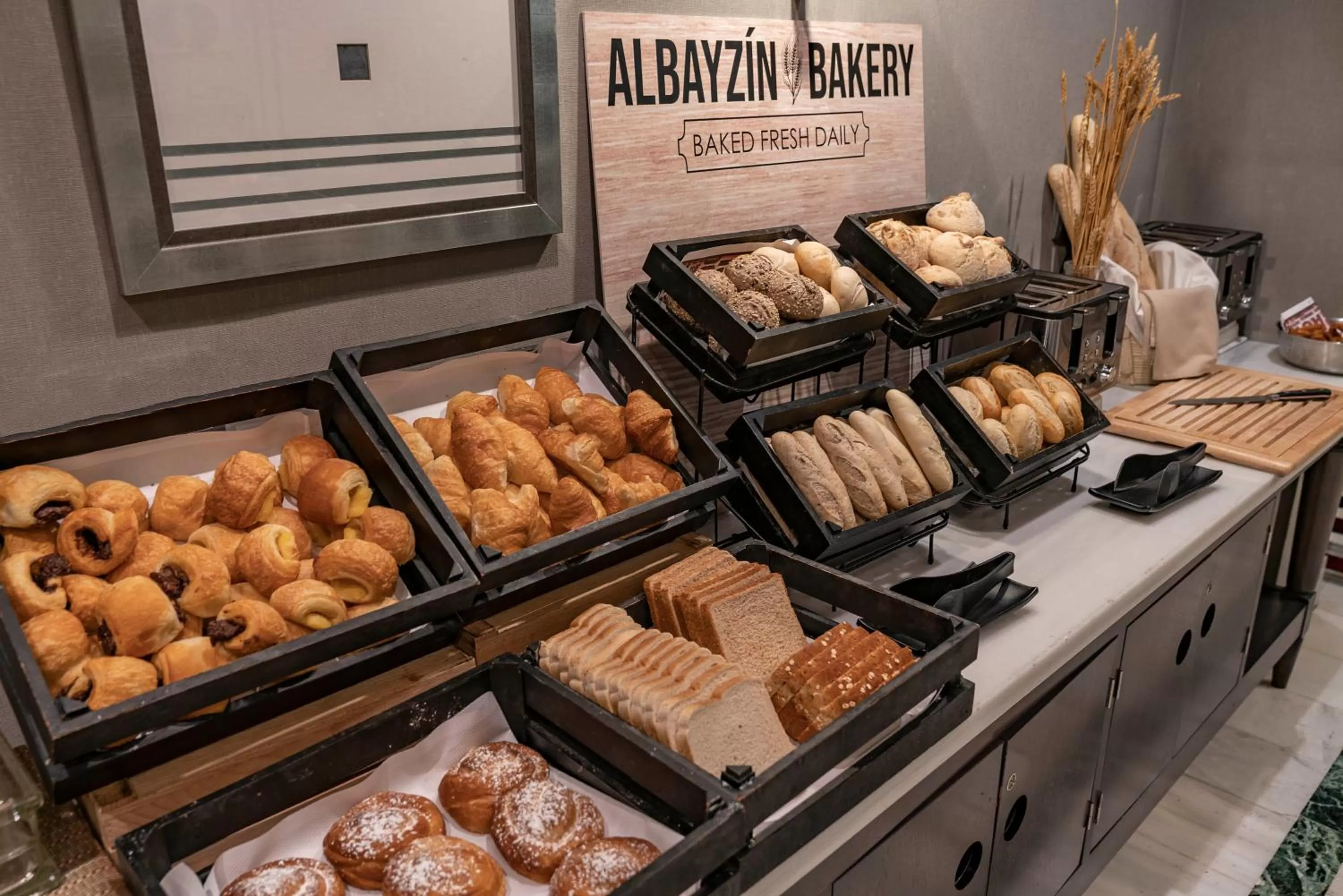 Buffet breakfast in Vincci Albayzin