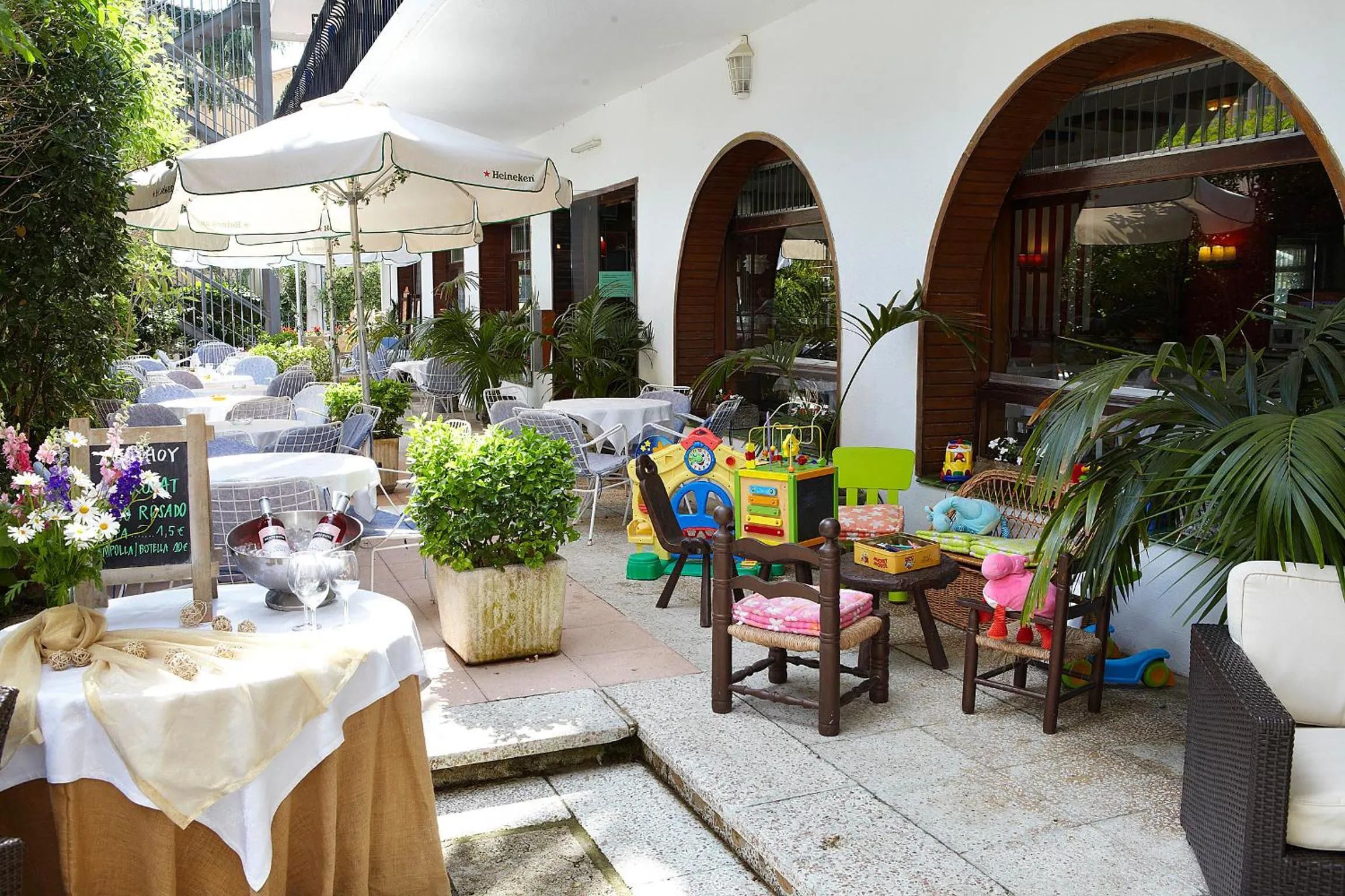 Restaurant/places to eat in Hotel Bell Repos