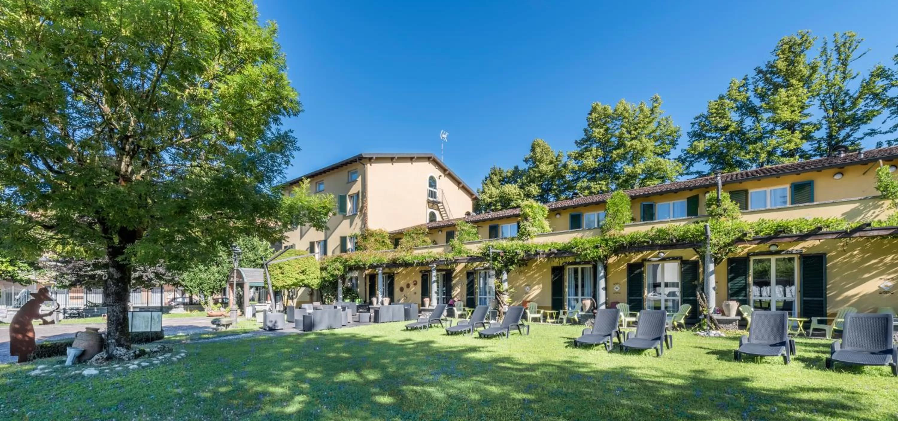 Property building in La Casa del Mulino