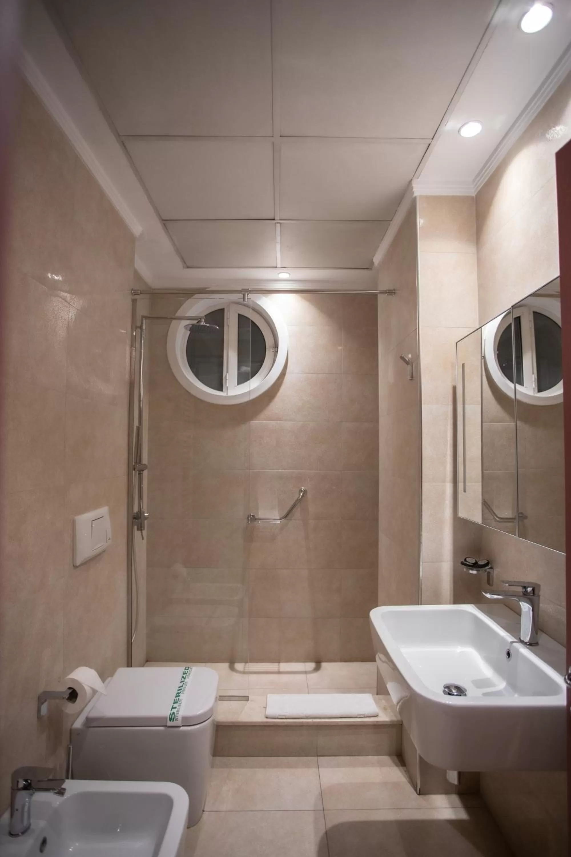 Bathroom in Mondial Hotel