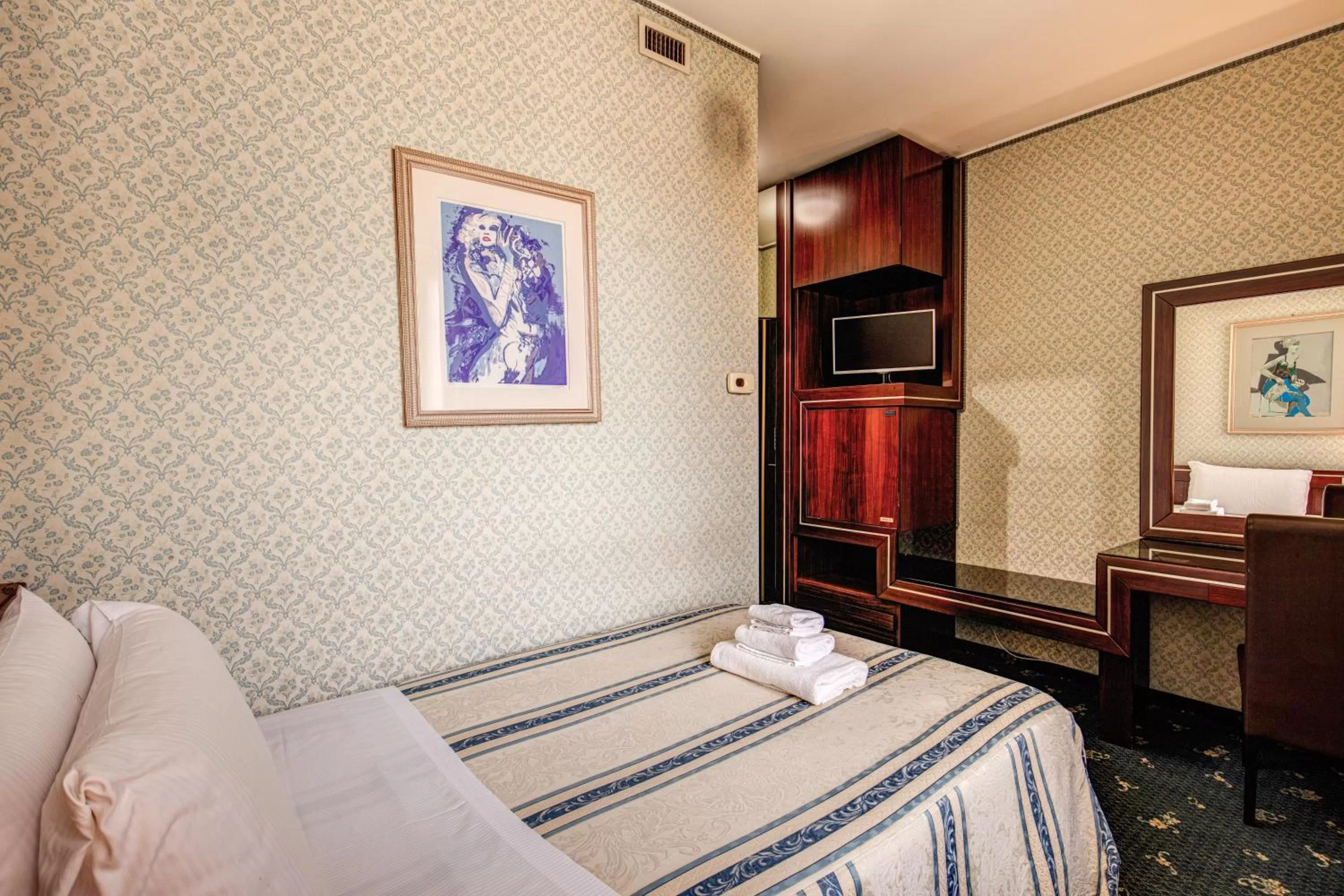 Photo of the whole room in Venice Michelangelo Hotel