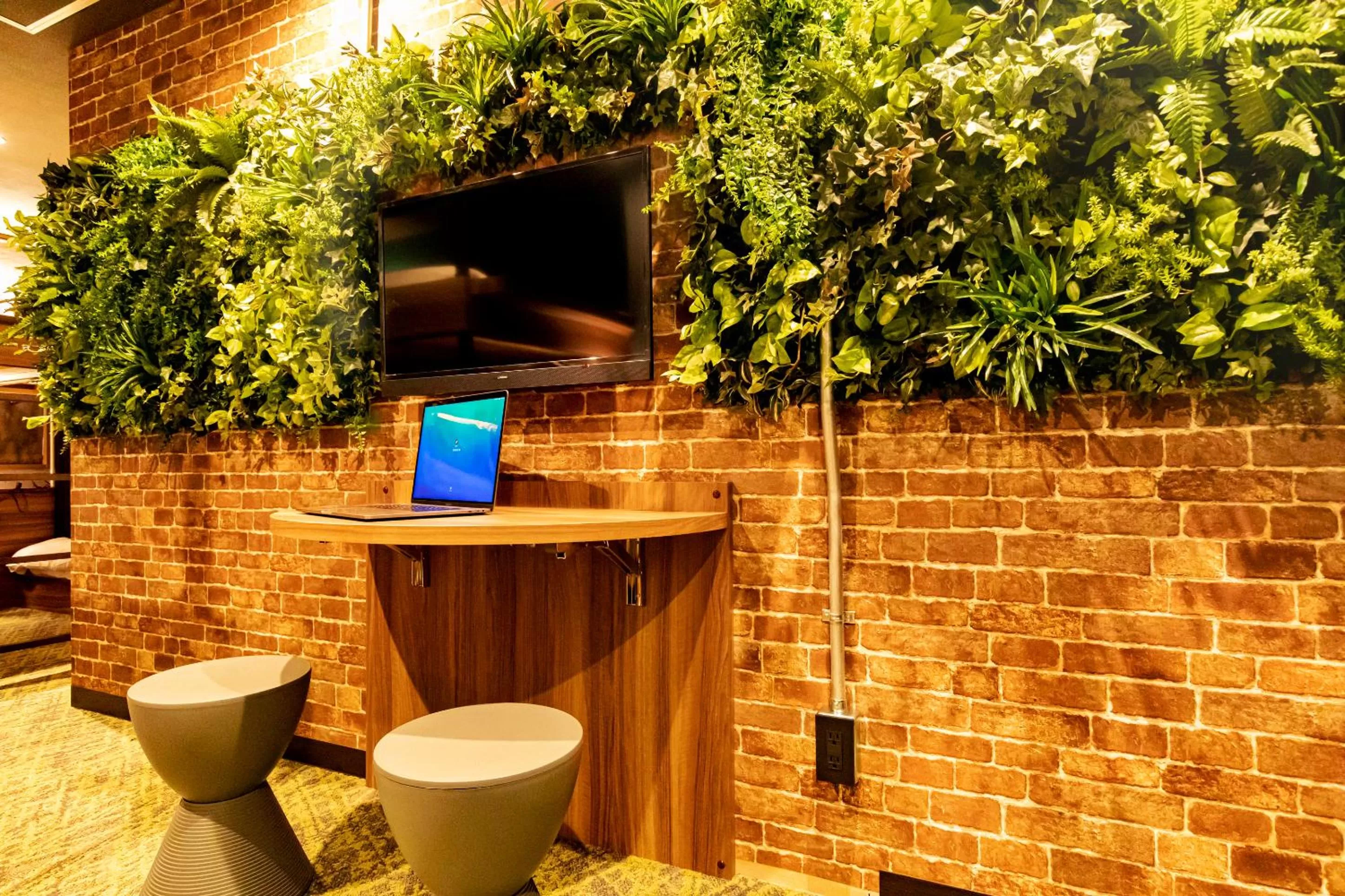 UNDER RAILWAY HOTEL AKIHABARA