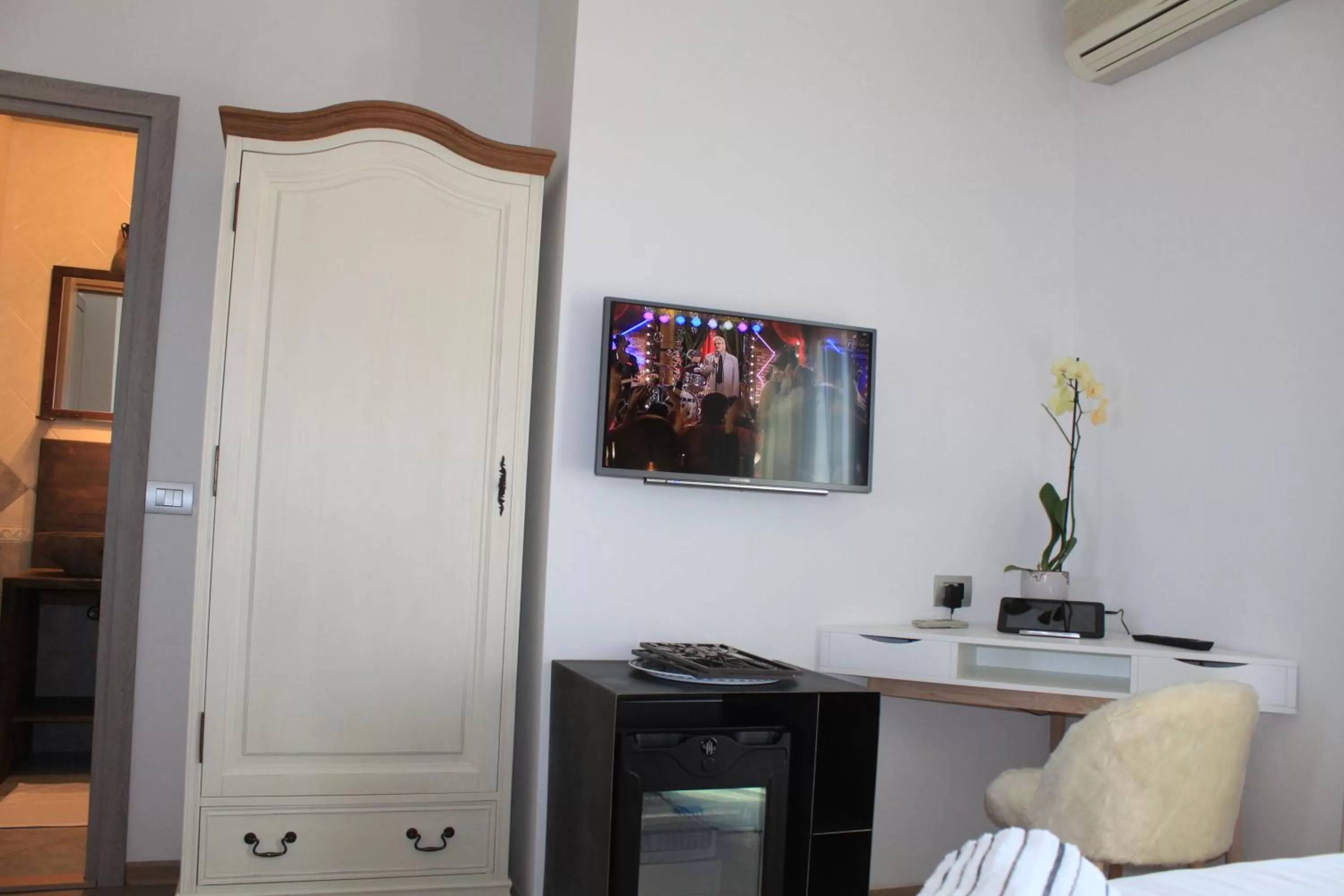 TV/Entertainment Center in Boutique B&B Luna