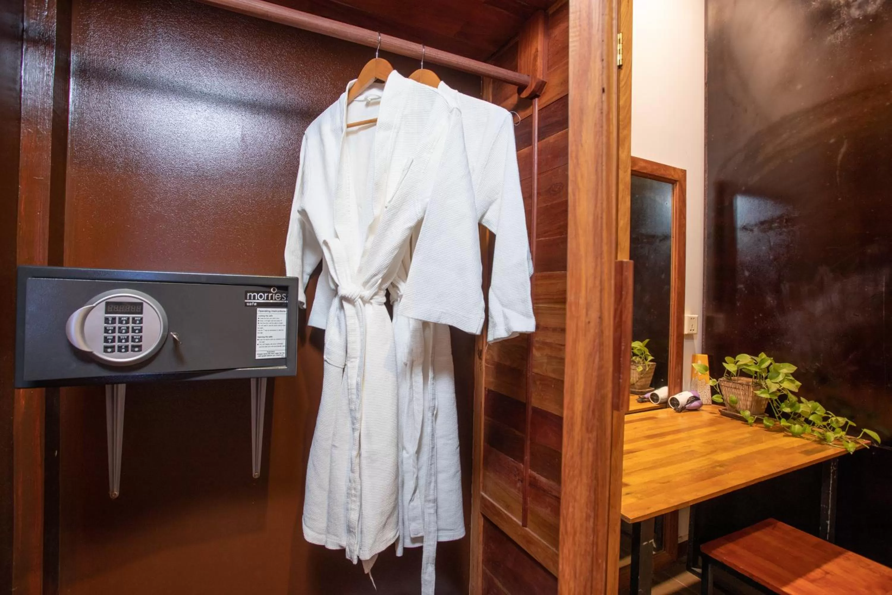 wardrobe in Samnak Lounge