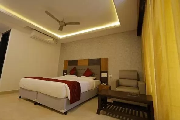 Bed in Hotel Woodside Prestige