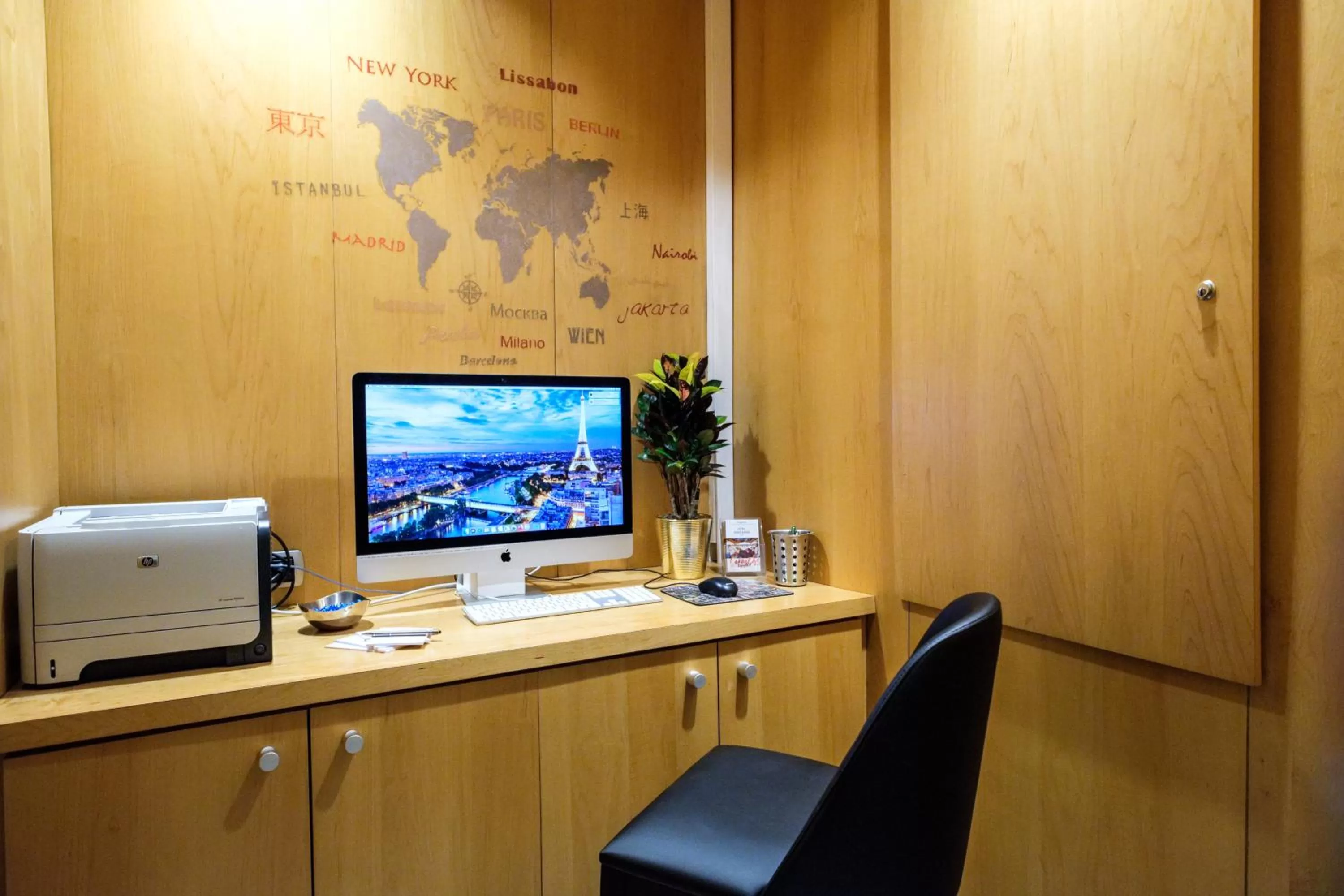 Living room in HOTEL DE PARIS MONTPARNASSE