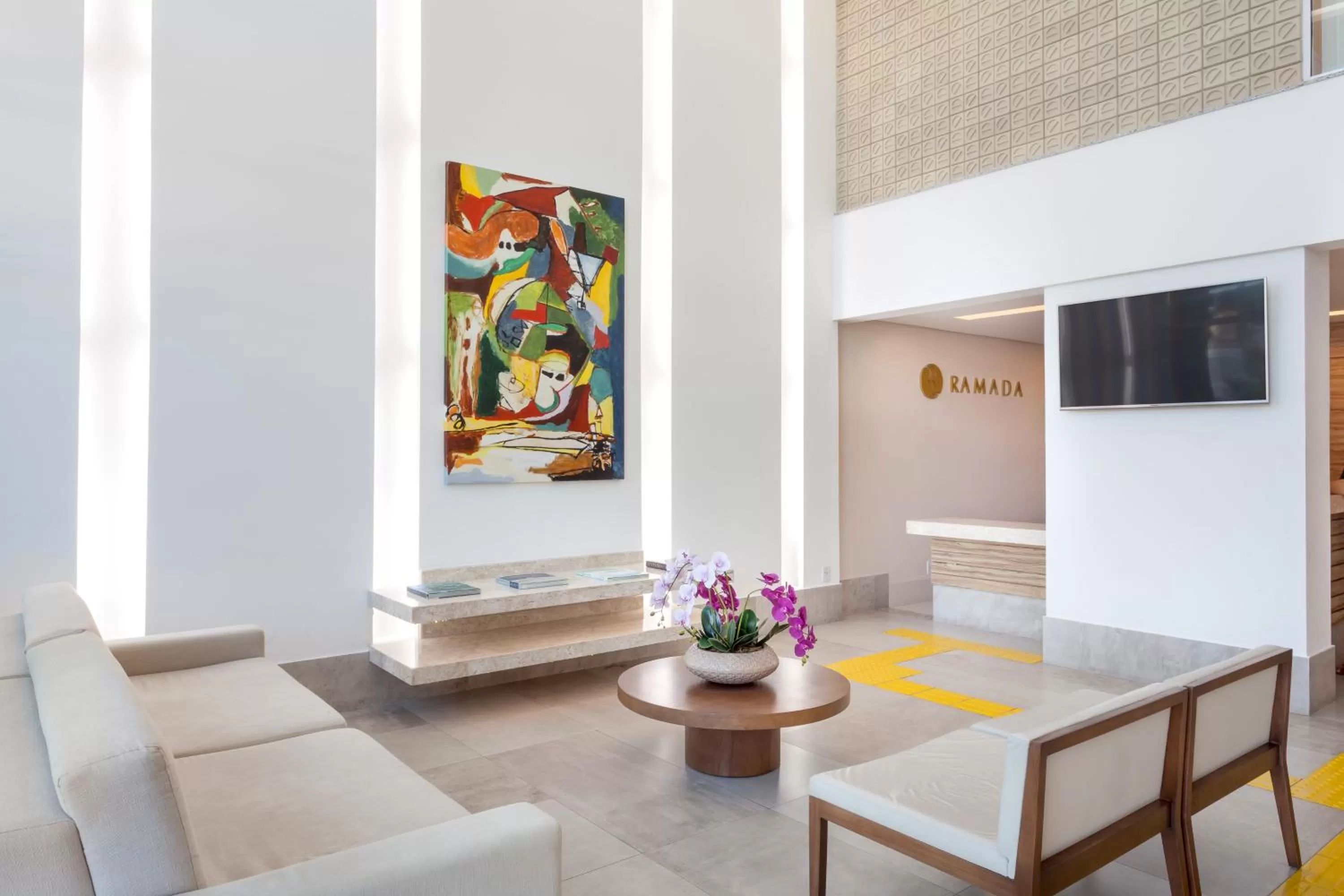 Lobby or reception in Ramada by Wyndham Macae Hotel & Suites
