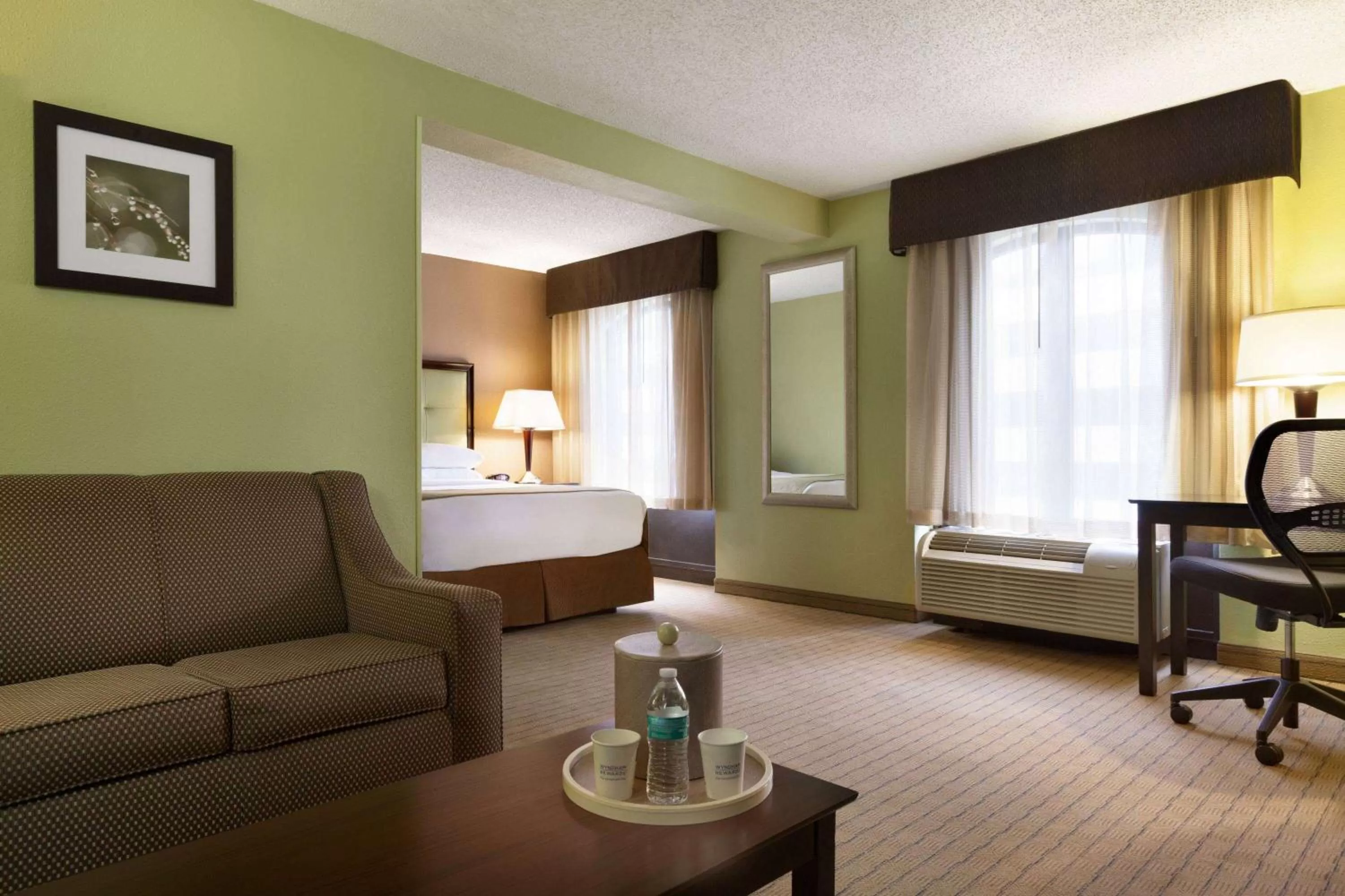 Photo of the whole room, Bed in Days Inn by Wyndham Baltimore Inner Harbor
