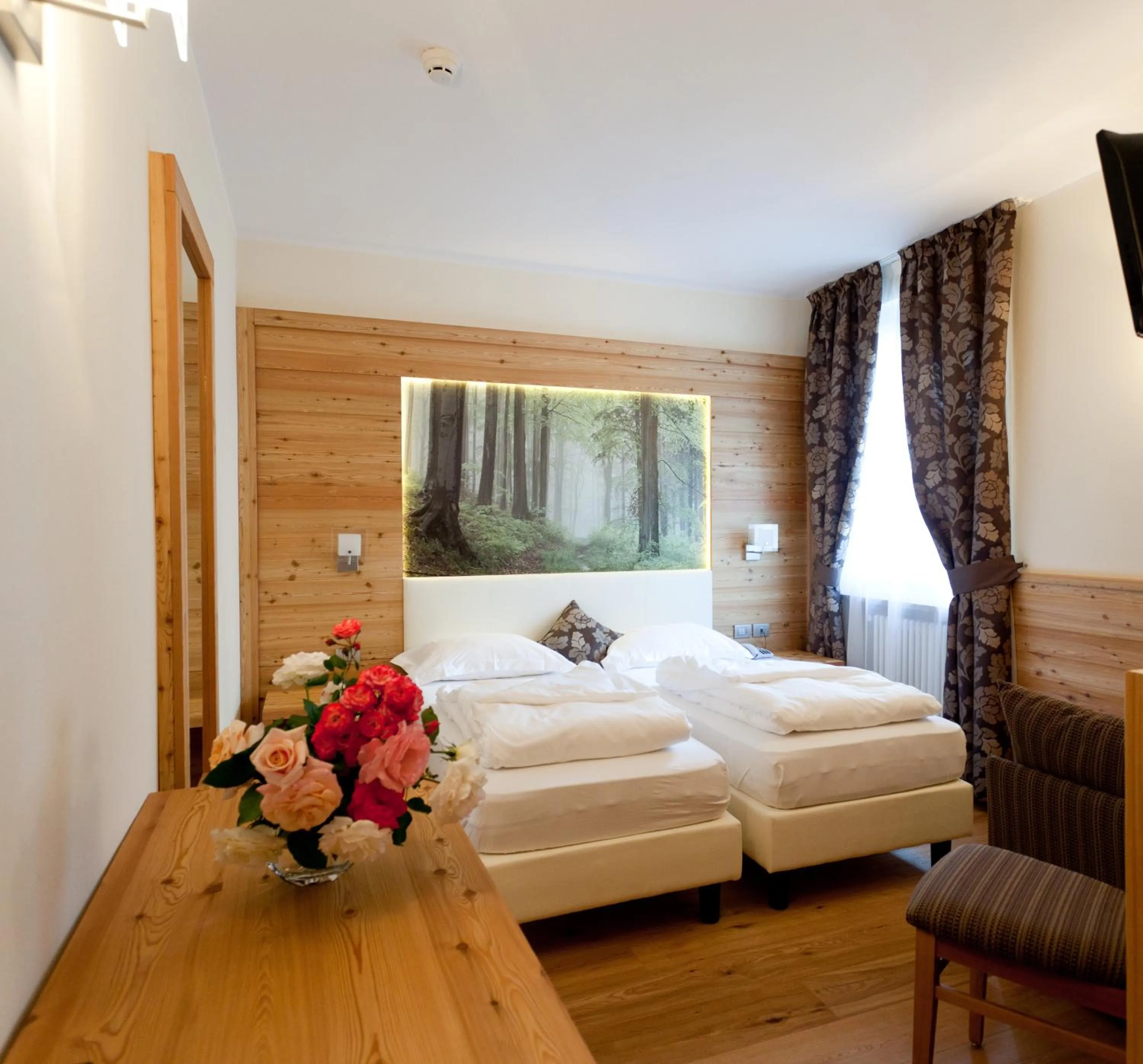 Bedroom, Bed in Albergo Tuenno