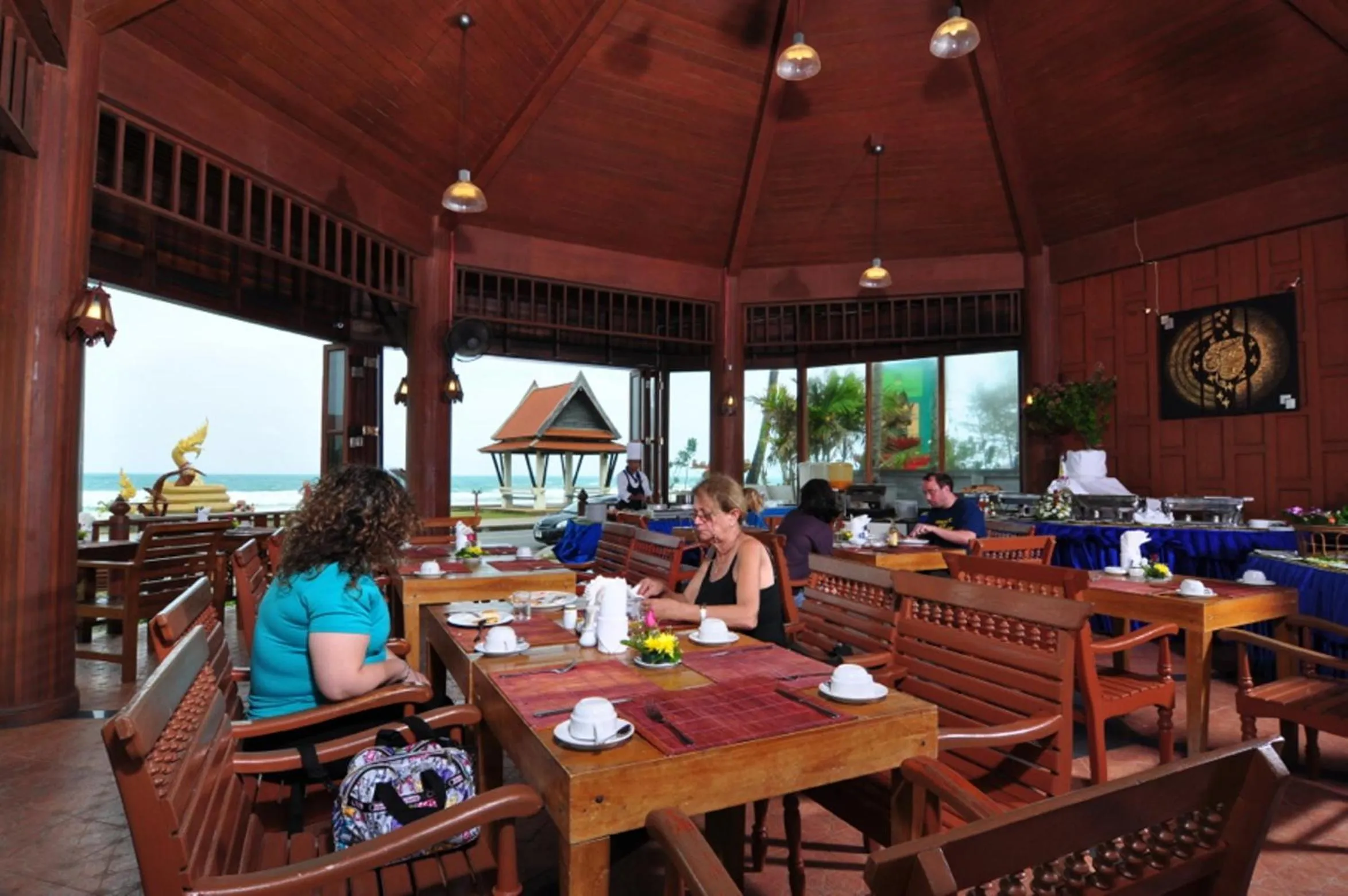 Restaurant/places to eat in Baan Karonburi Resort