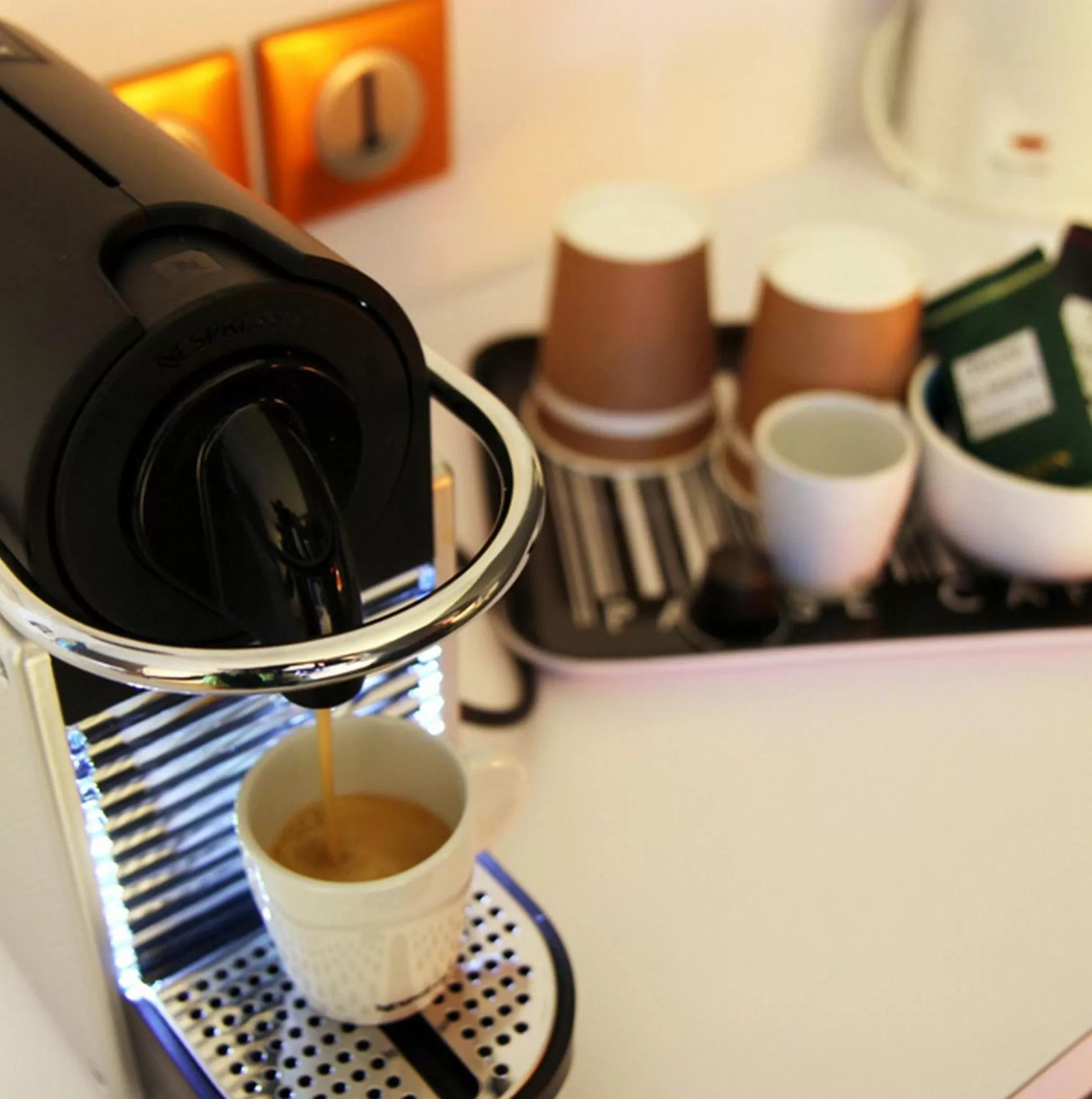 Coffee/tea facilities in Hôtel Best Western The Wish Versailles