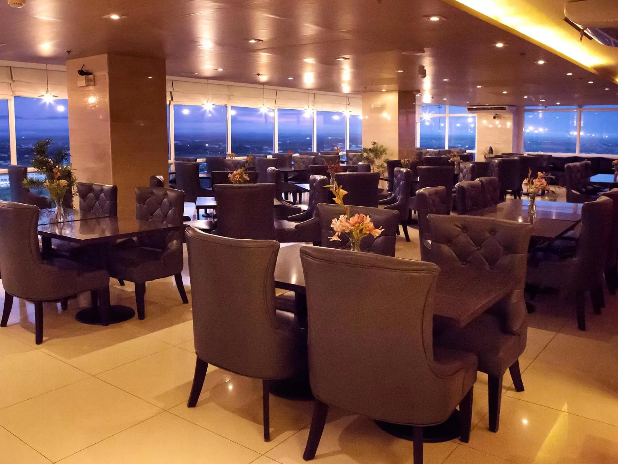 Restaurant/places to eat in Injap Tower Hotel
