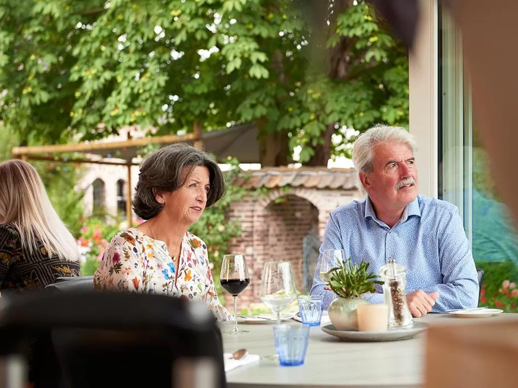 Restaurant/places to eat in De Maasparel Nextdoor Maassuites