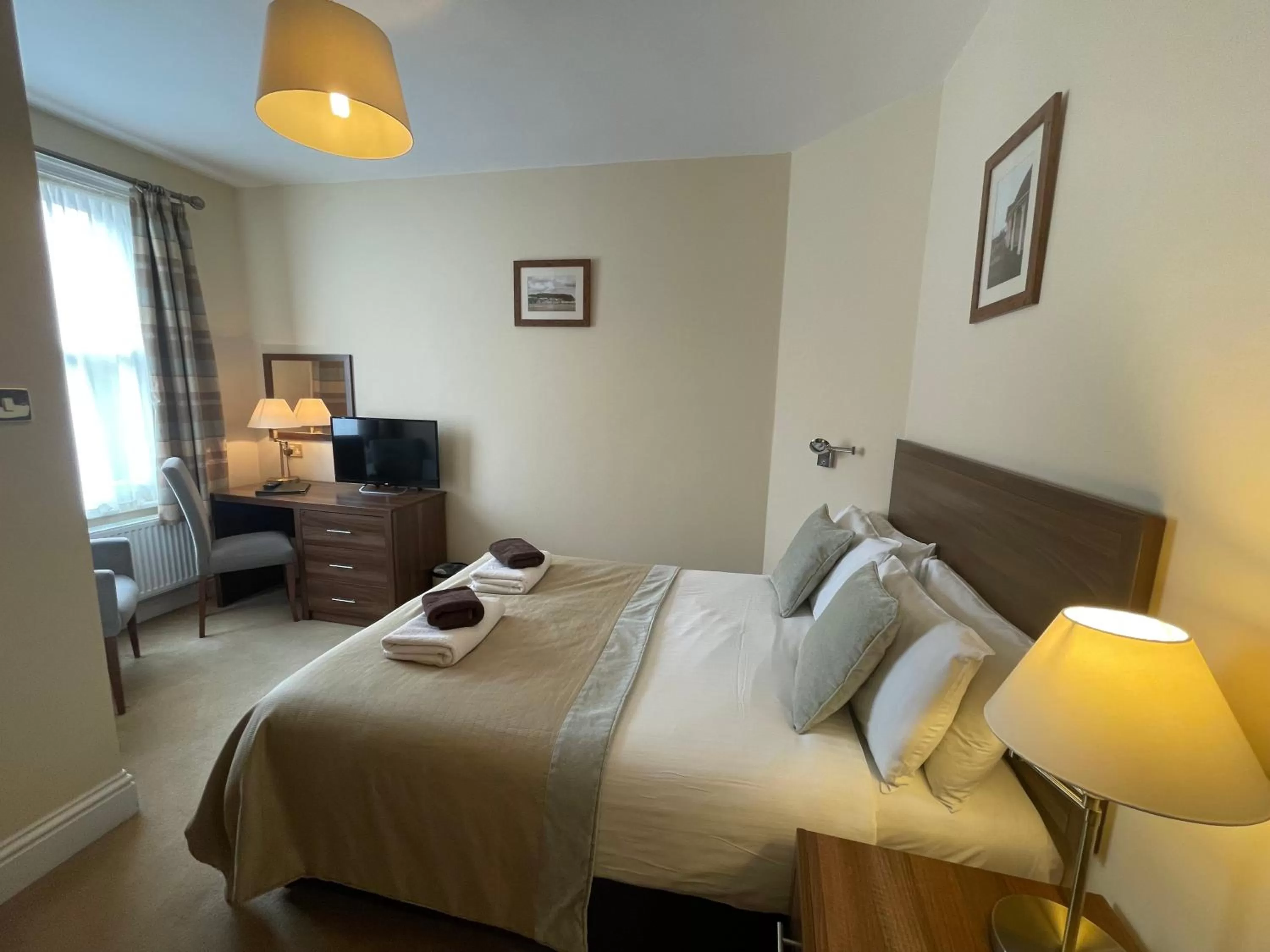 TV and multimedia, Bed in Weston Hotel