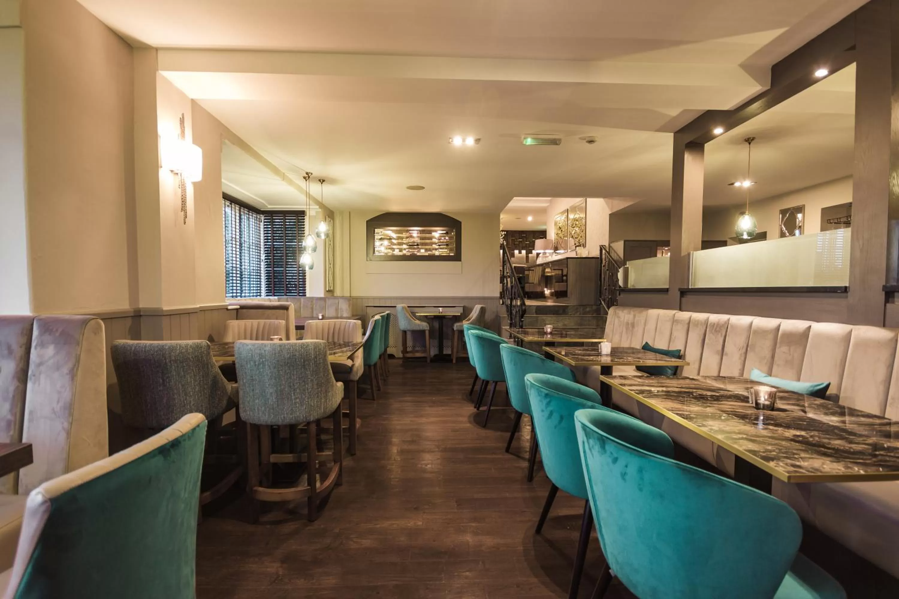 Restaurant/places to eat in White Lion Hotel