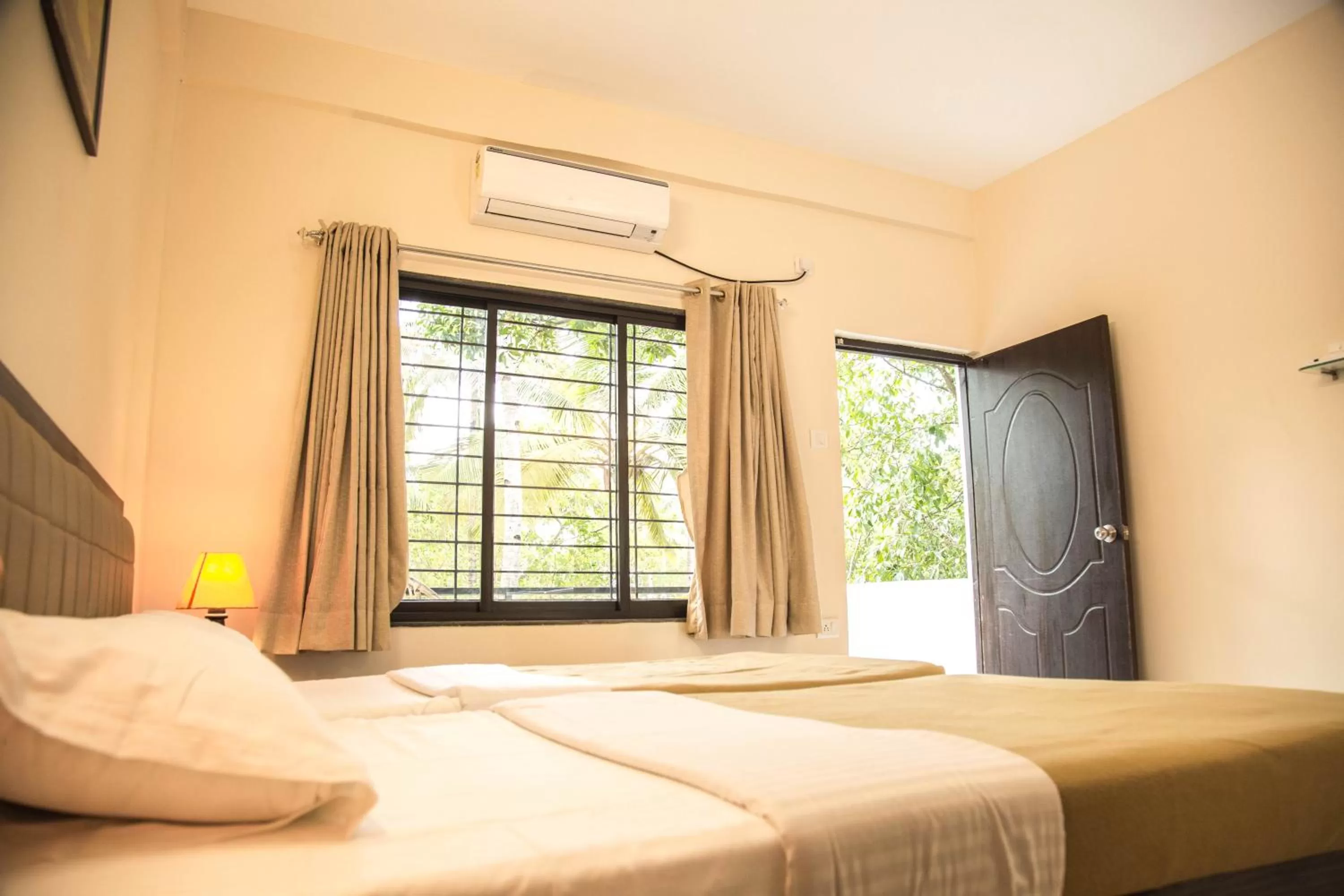 Bed in Hotel Arambol Arbour