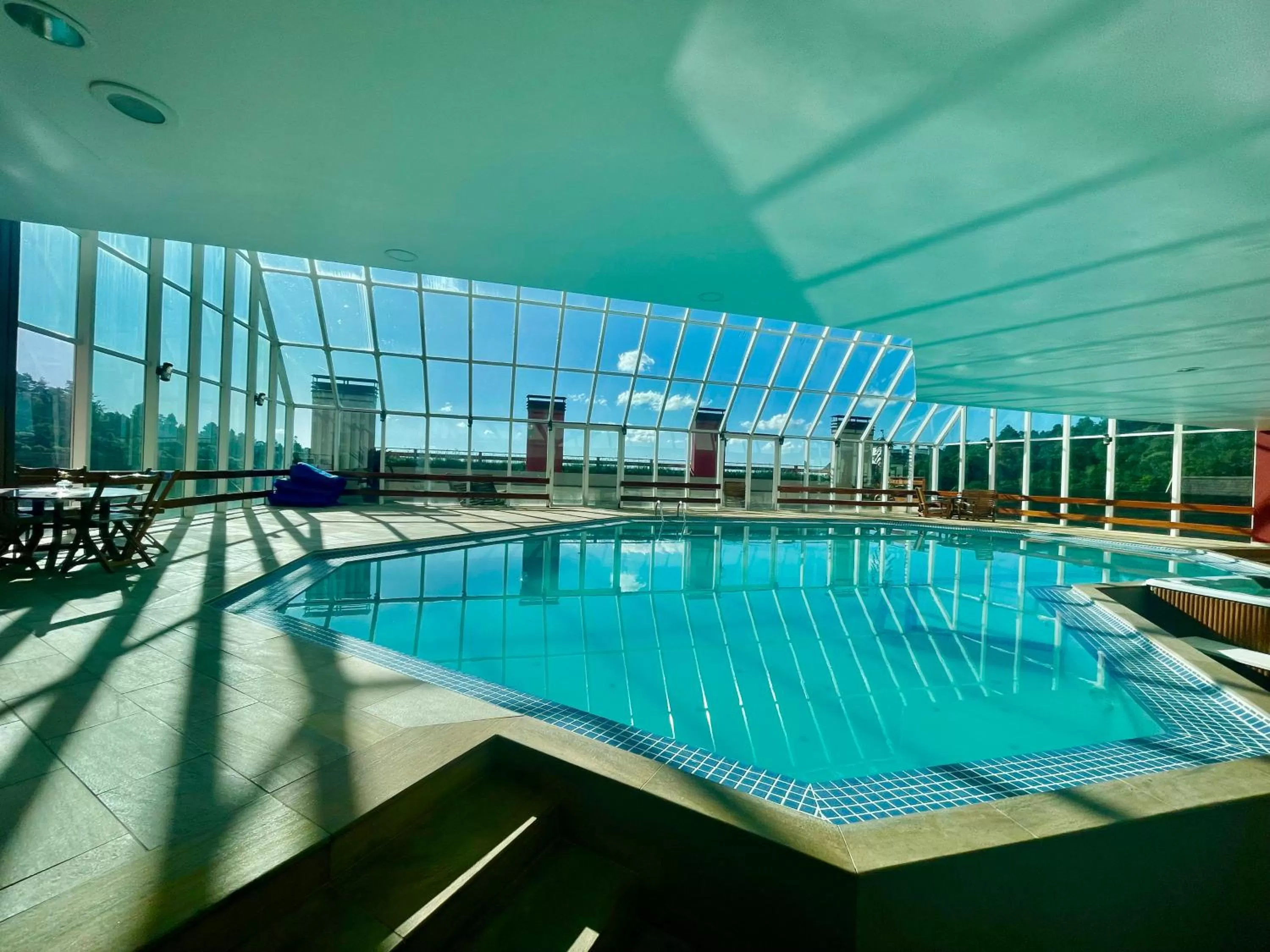 Swimming Pool in MineirINN l Piscina Aquecida e Hidro na Montanha