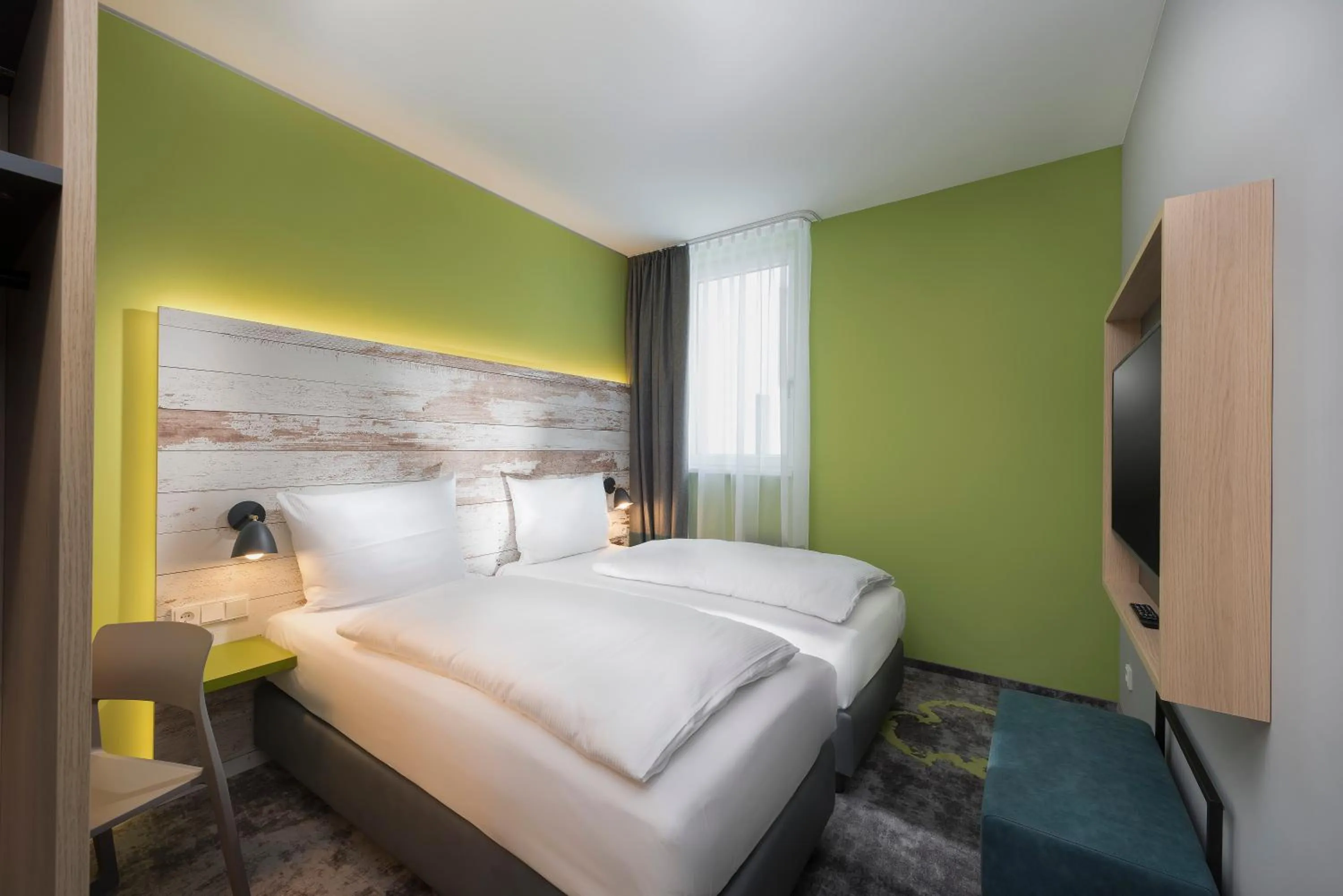 Photo of the whole room, Bed in ibis Styles Stuttgart Vaihingen