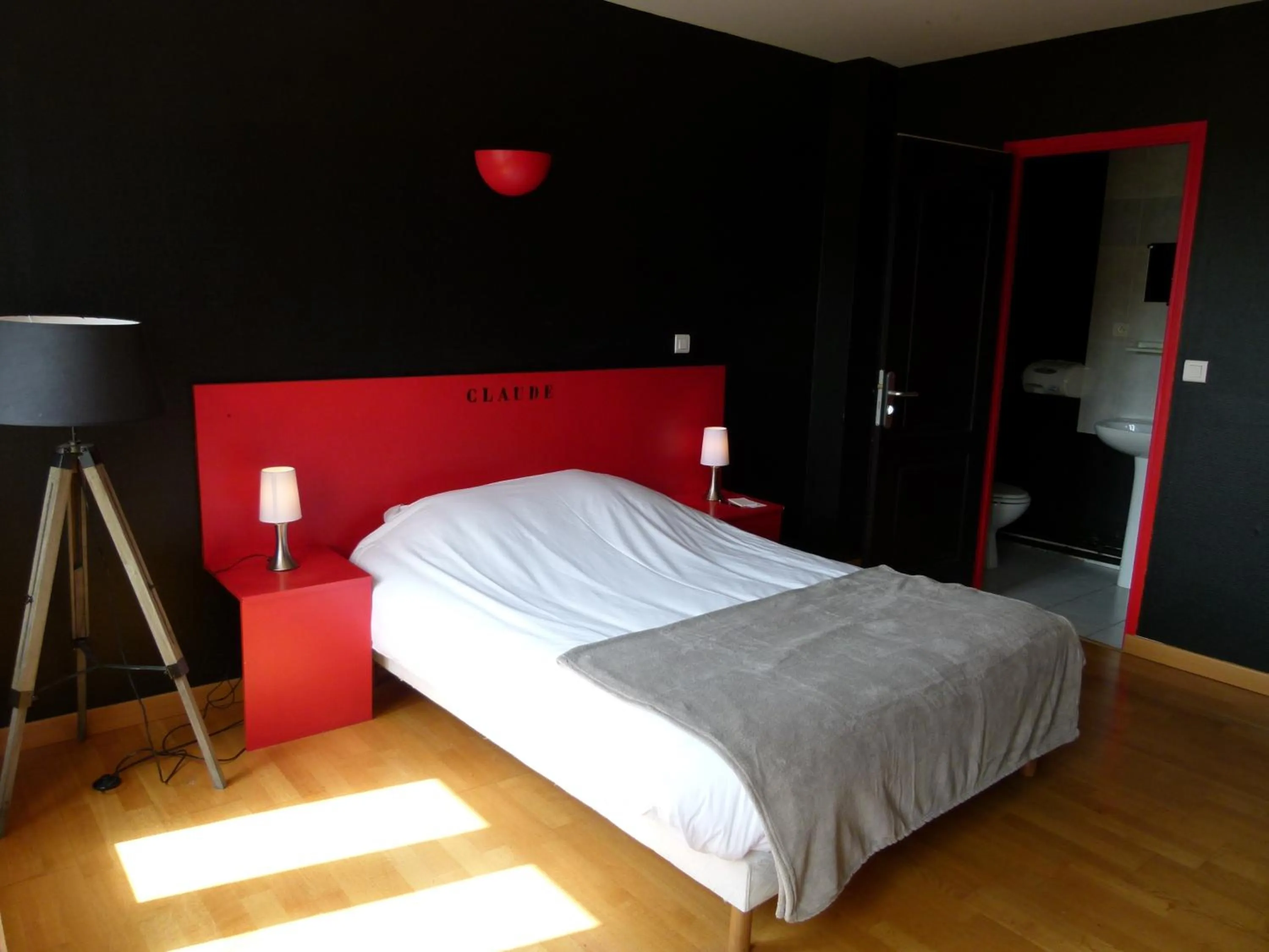 Bed in Hôtel Victor