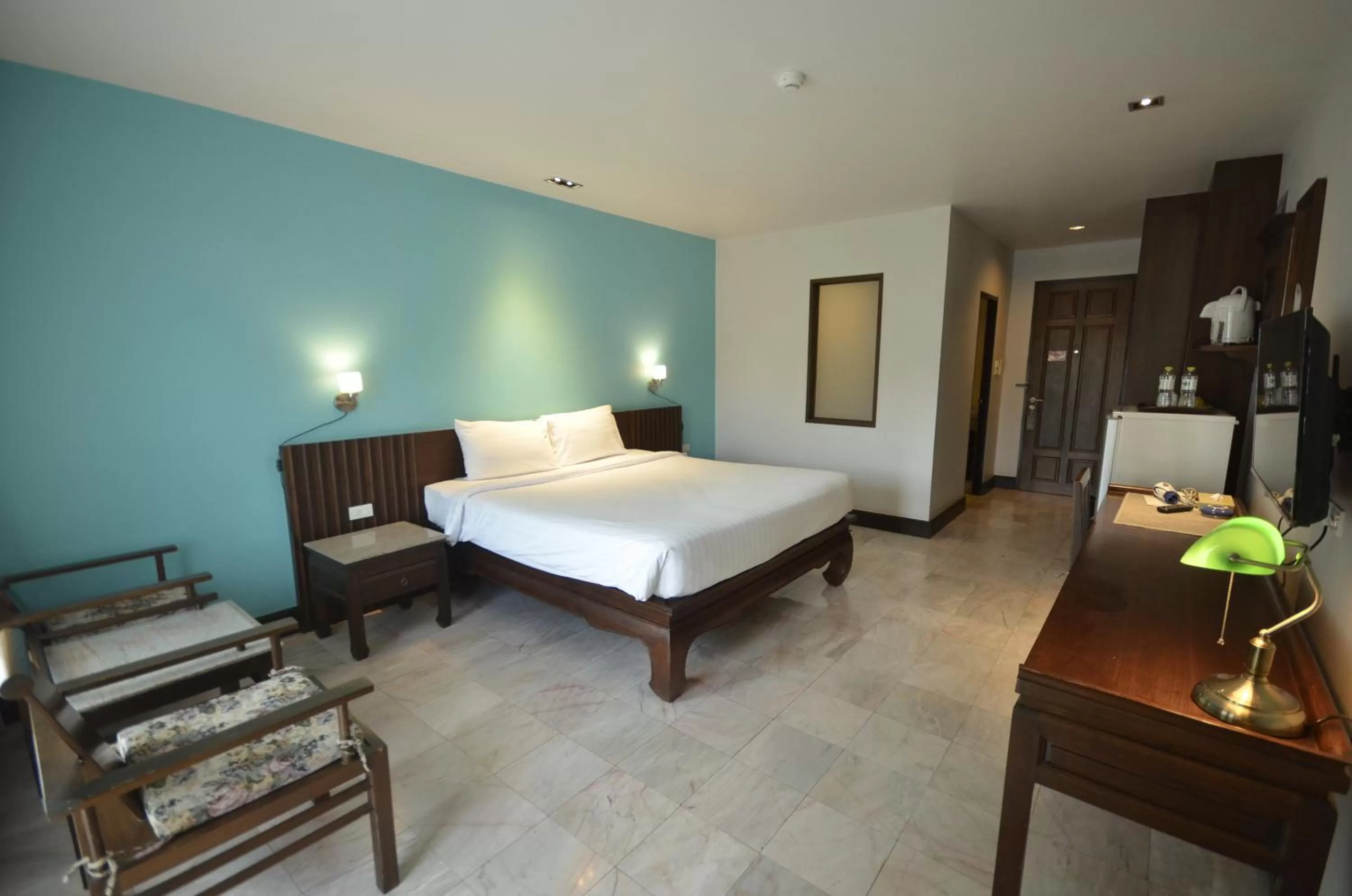 Photo of the whole room, Bed in Sakorn Residence and Hotel