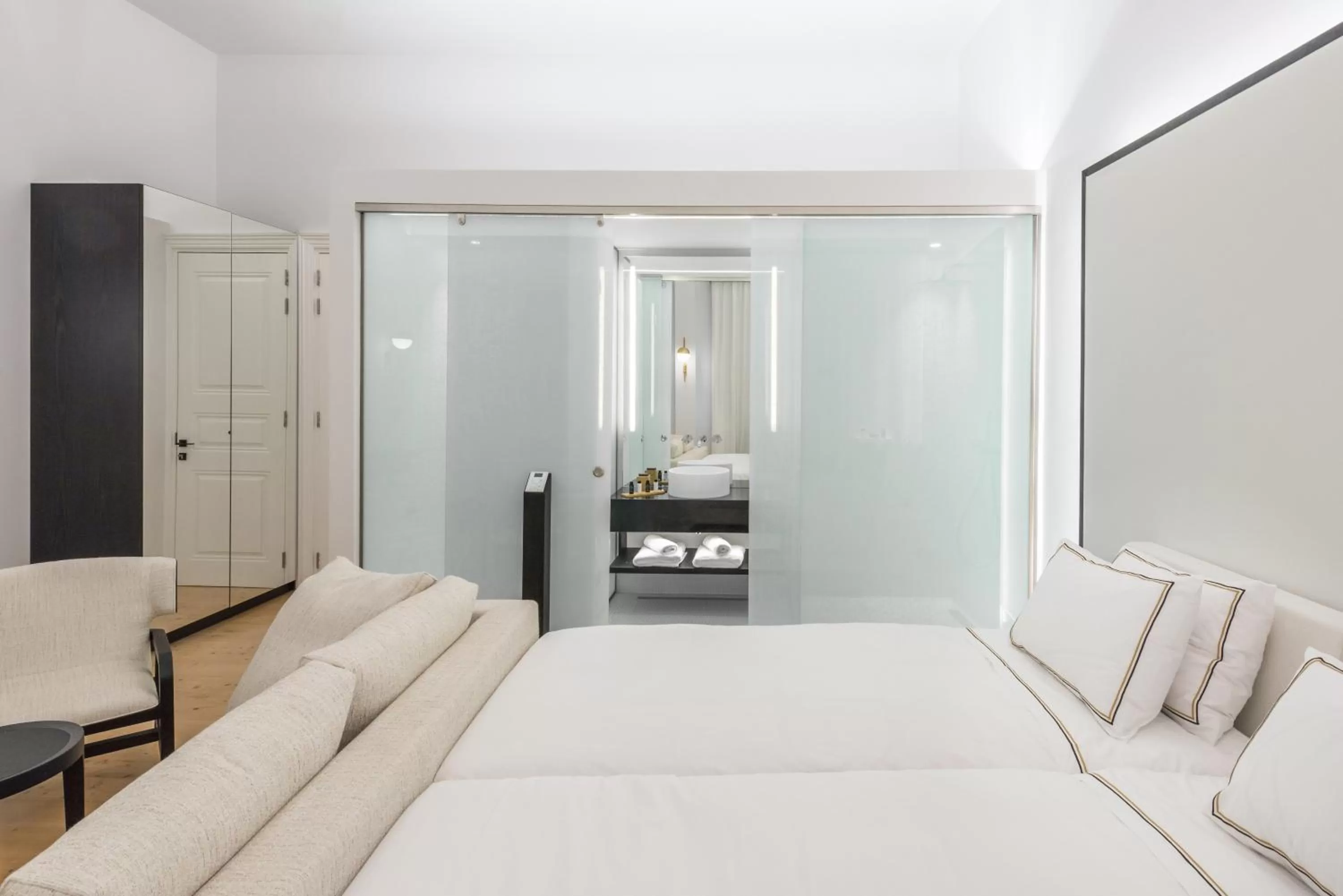 Bathroom, Bed in S Paul City Hotel