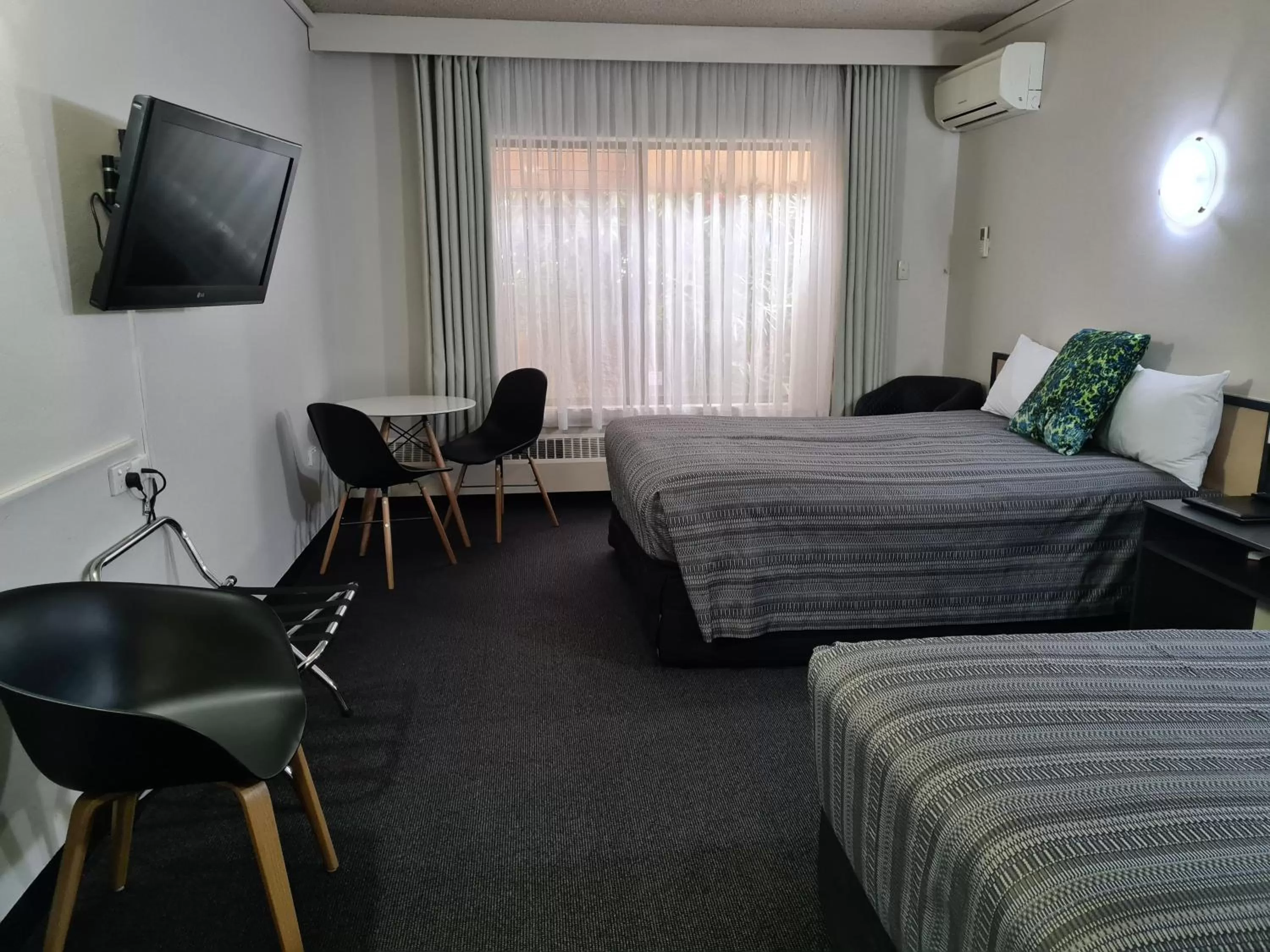 Bed in Belconnen Way Hotel & Serviced Apartments