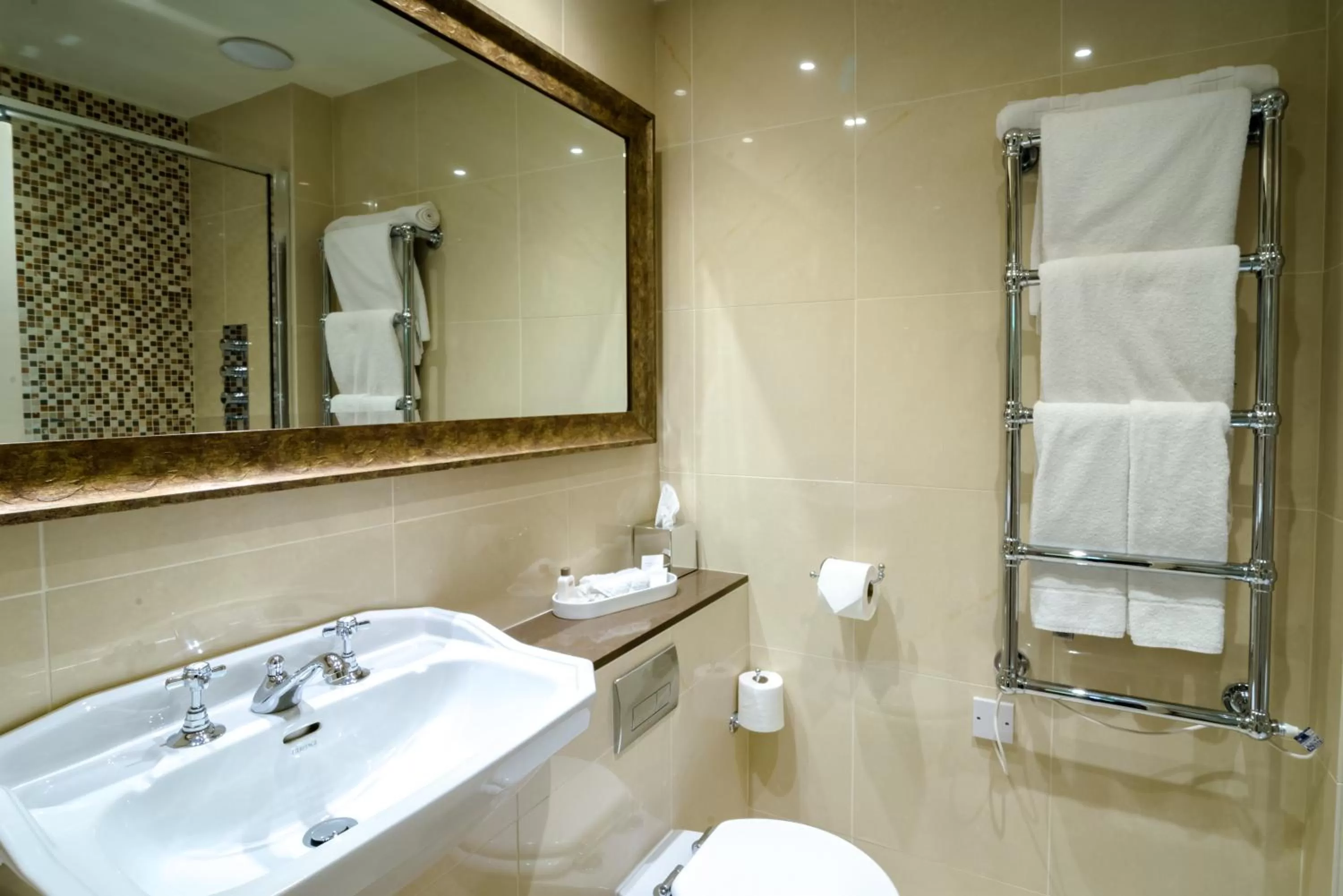 Bathroom in Greywalls Hotel & Chez Roux