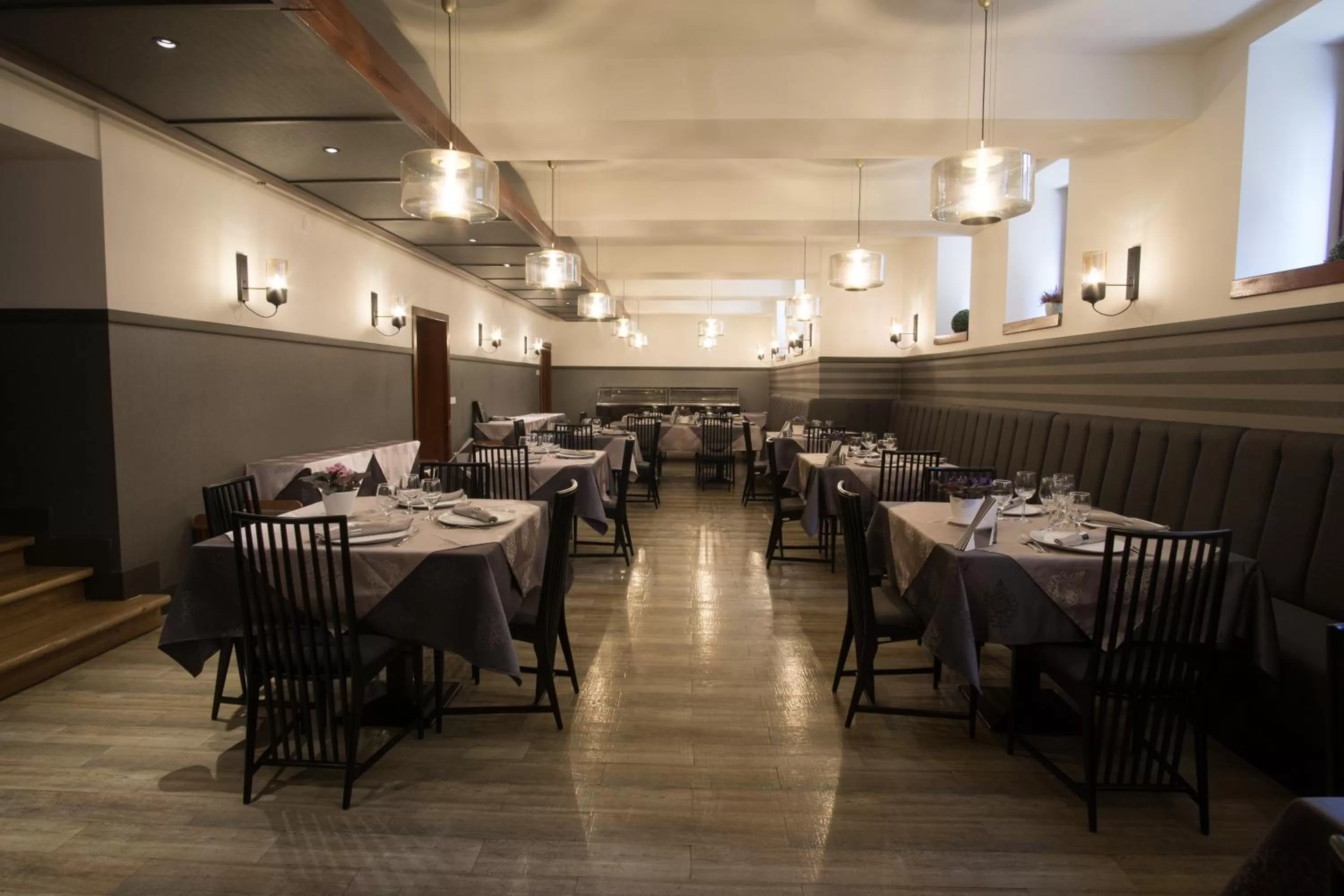 Restaurant/places to eat in Savoy Hotel