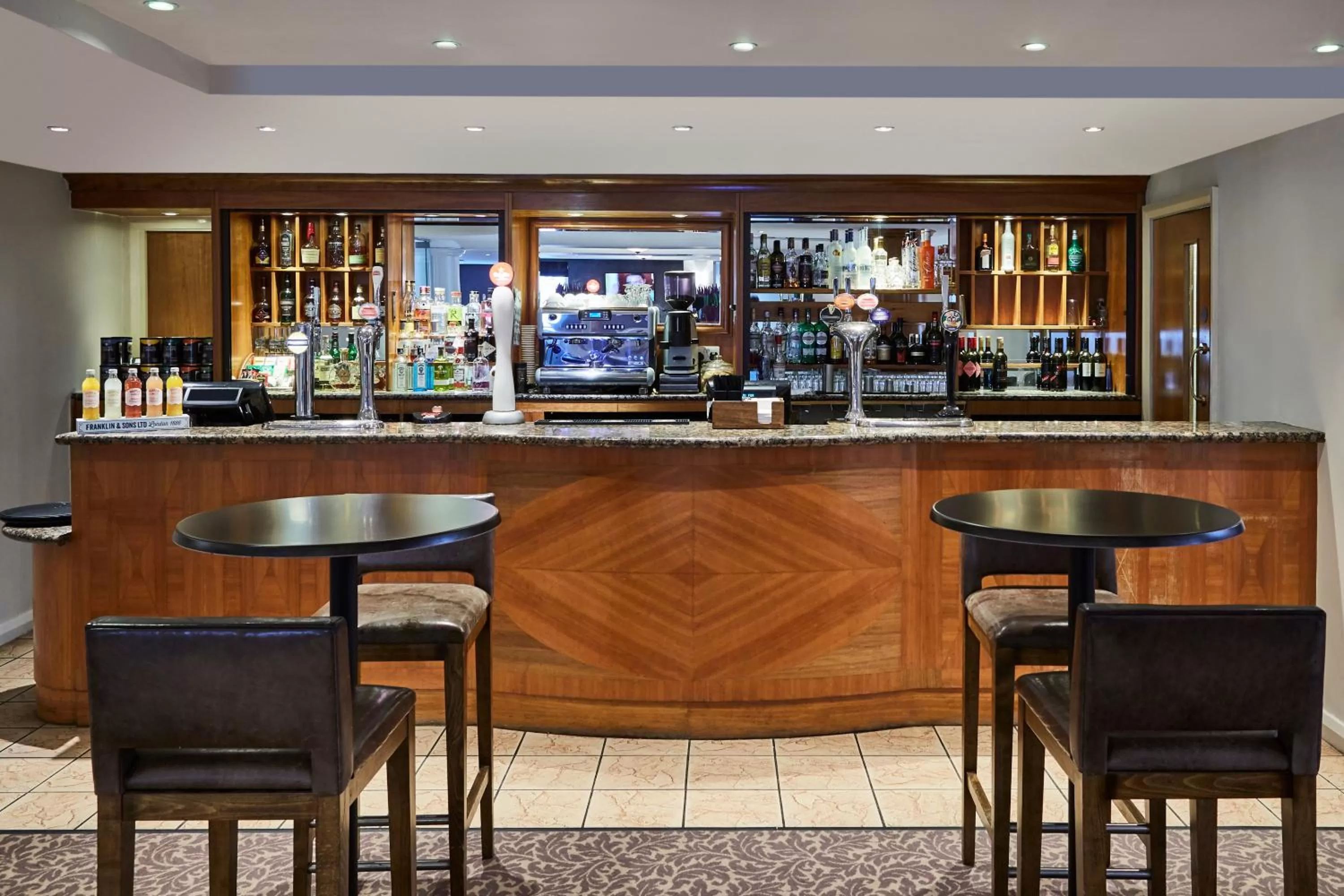 Lounge or bar in Mercure Sheffield Kenwood Hall & Spa
