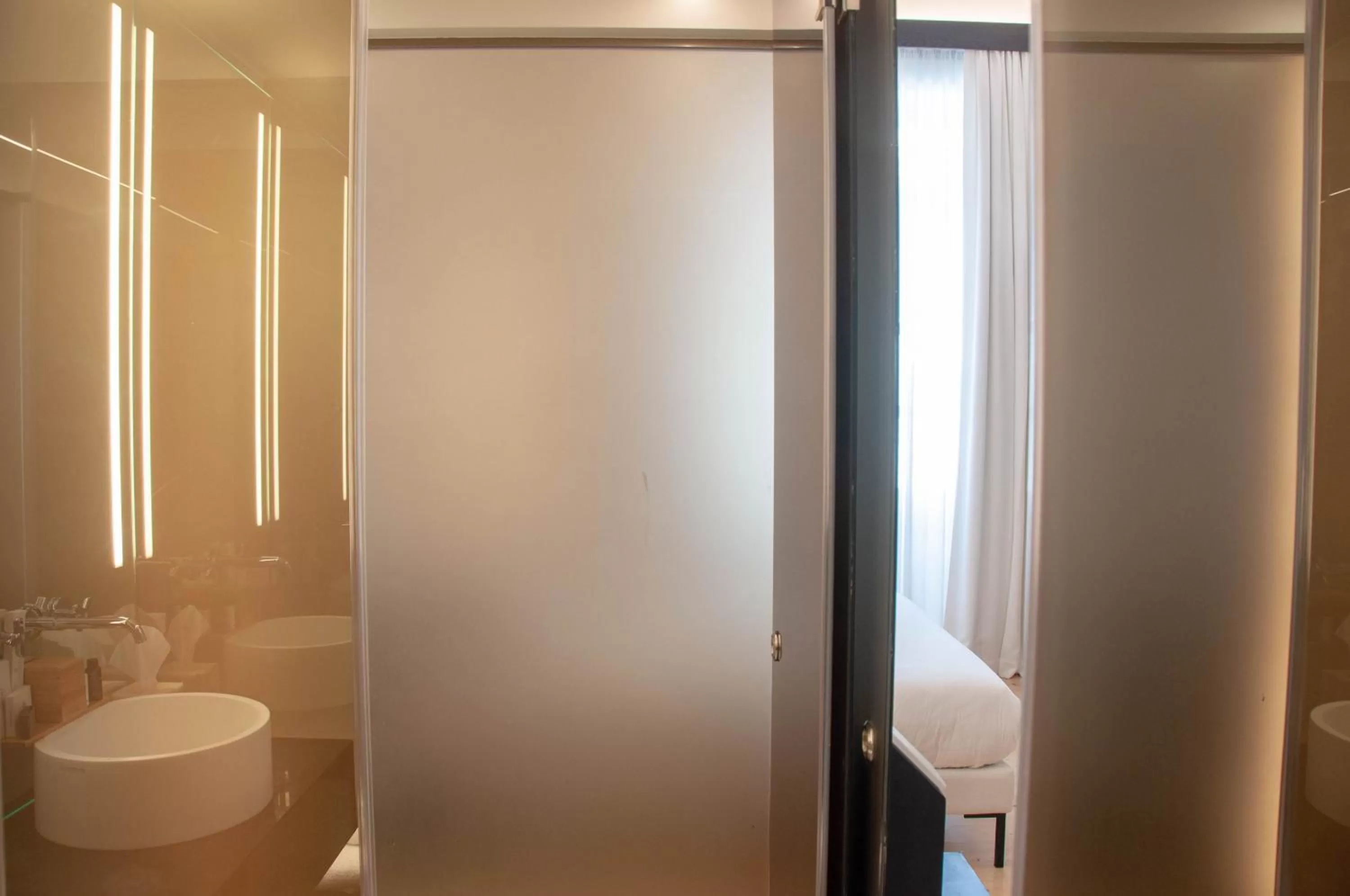 Shower in S Paul City Hotel