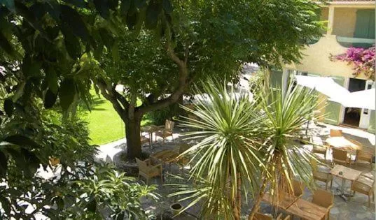 Garden in Auberge les Oliviers