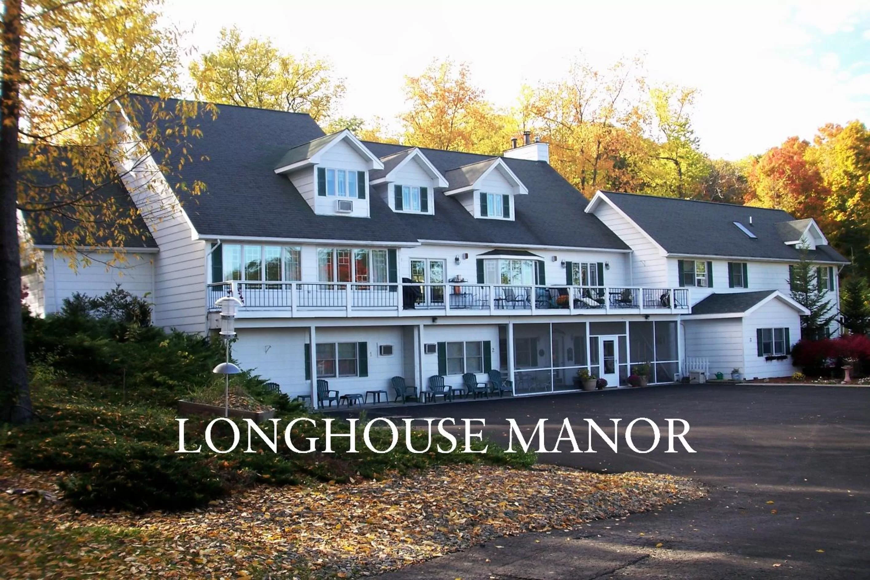 Longhouse Manor B&B