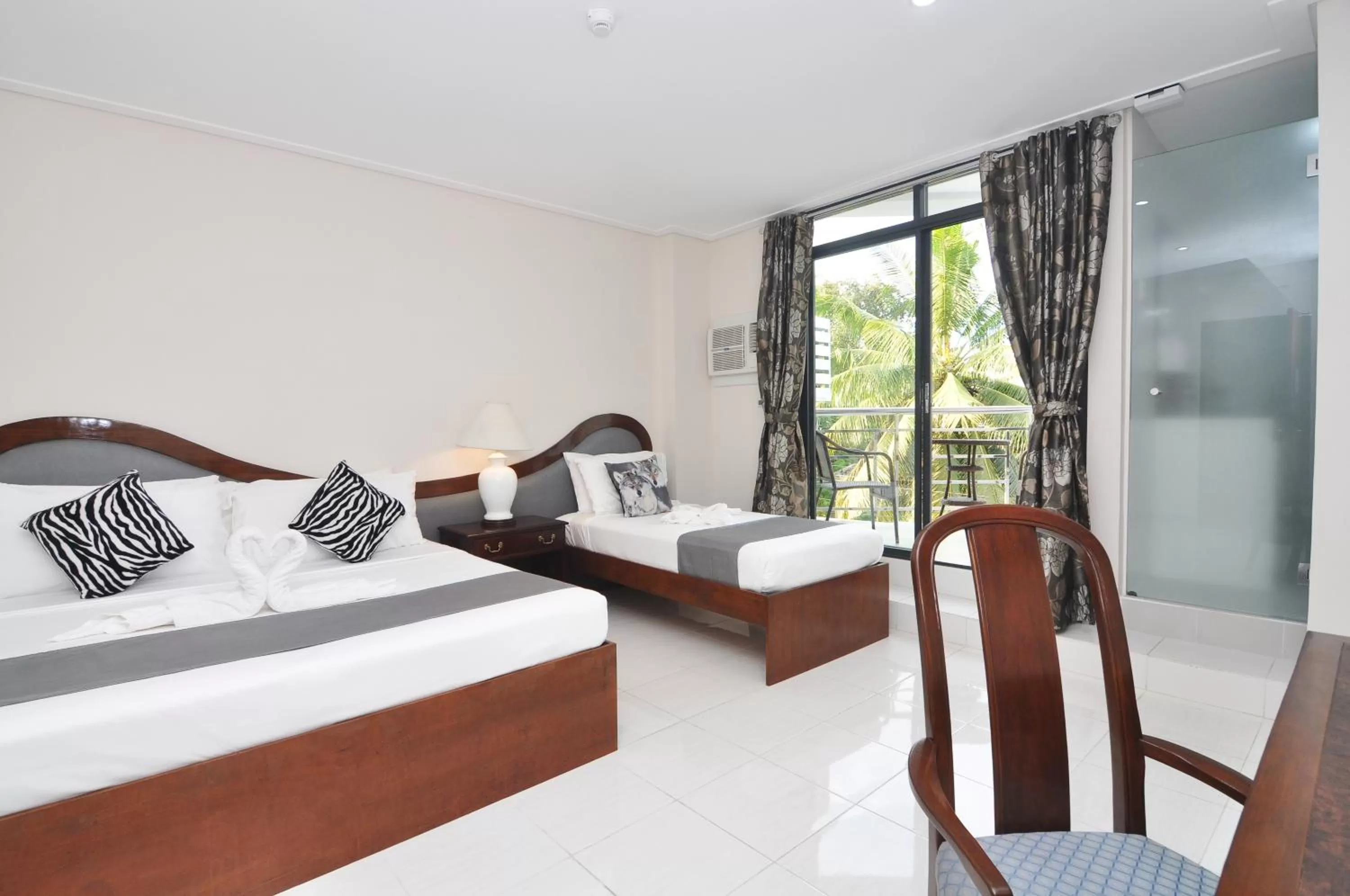 Bedroom, Bed in 717 Cesar Place Hotel